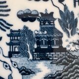 6 antique Blue Willow dessert plates