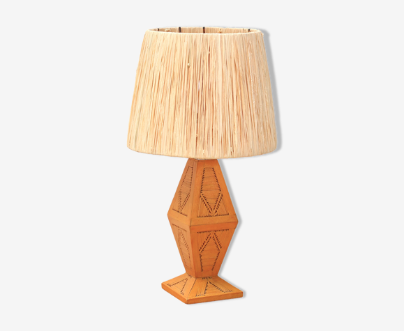 Lampe " totem " en bois abat jour en raphia années 70