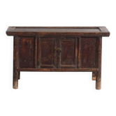 Meuble bas d’autel chinois à deux portes et patine sombre – Chine, vers 1900