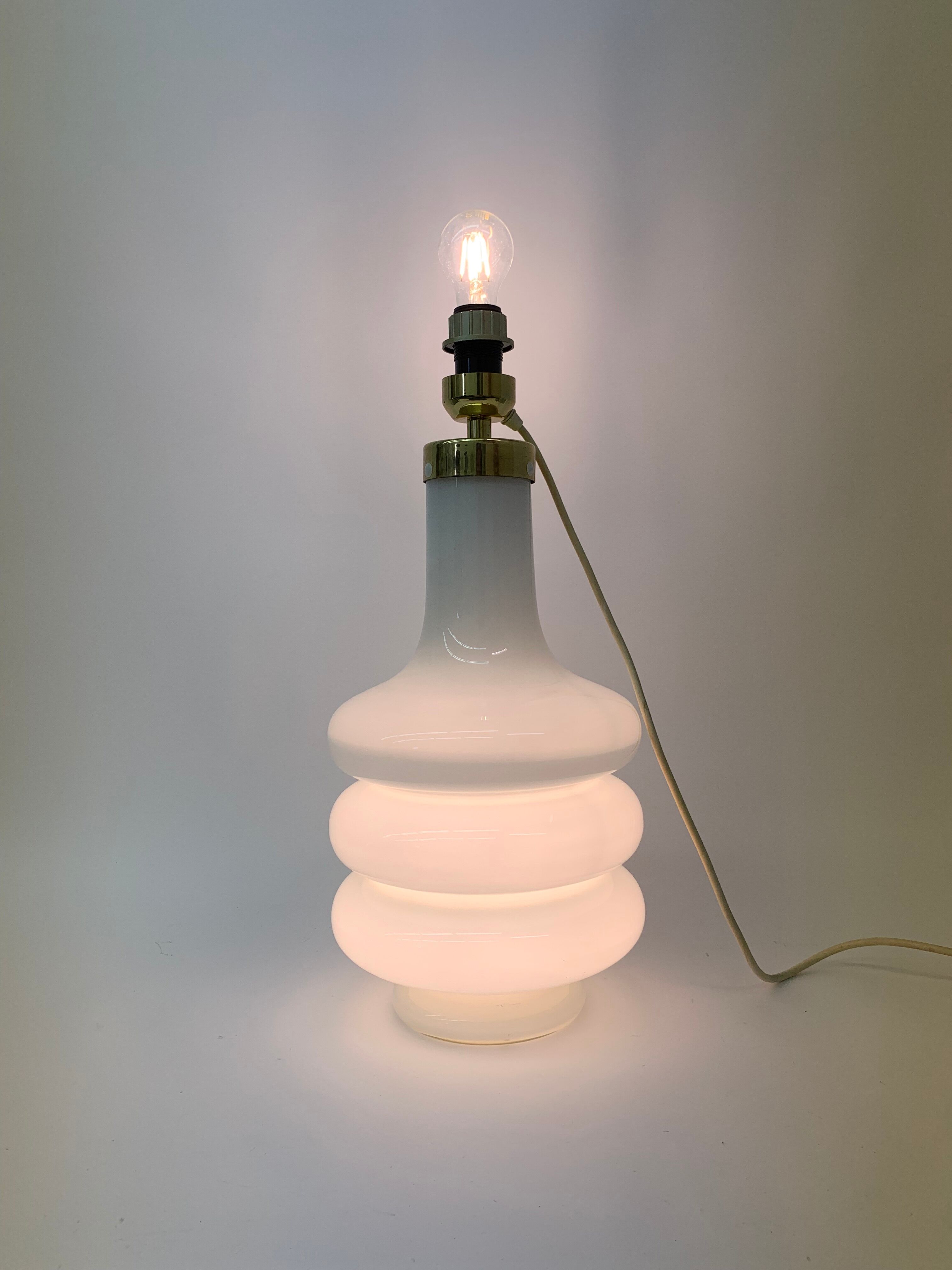 Lampe de table, design du milieu du siècle en verre illuminé, 1970's