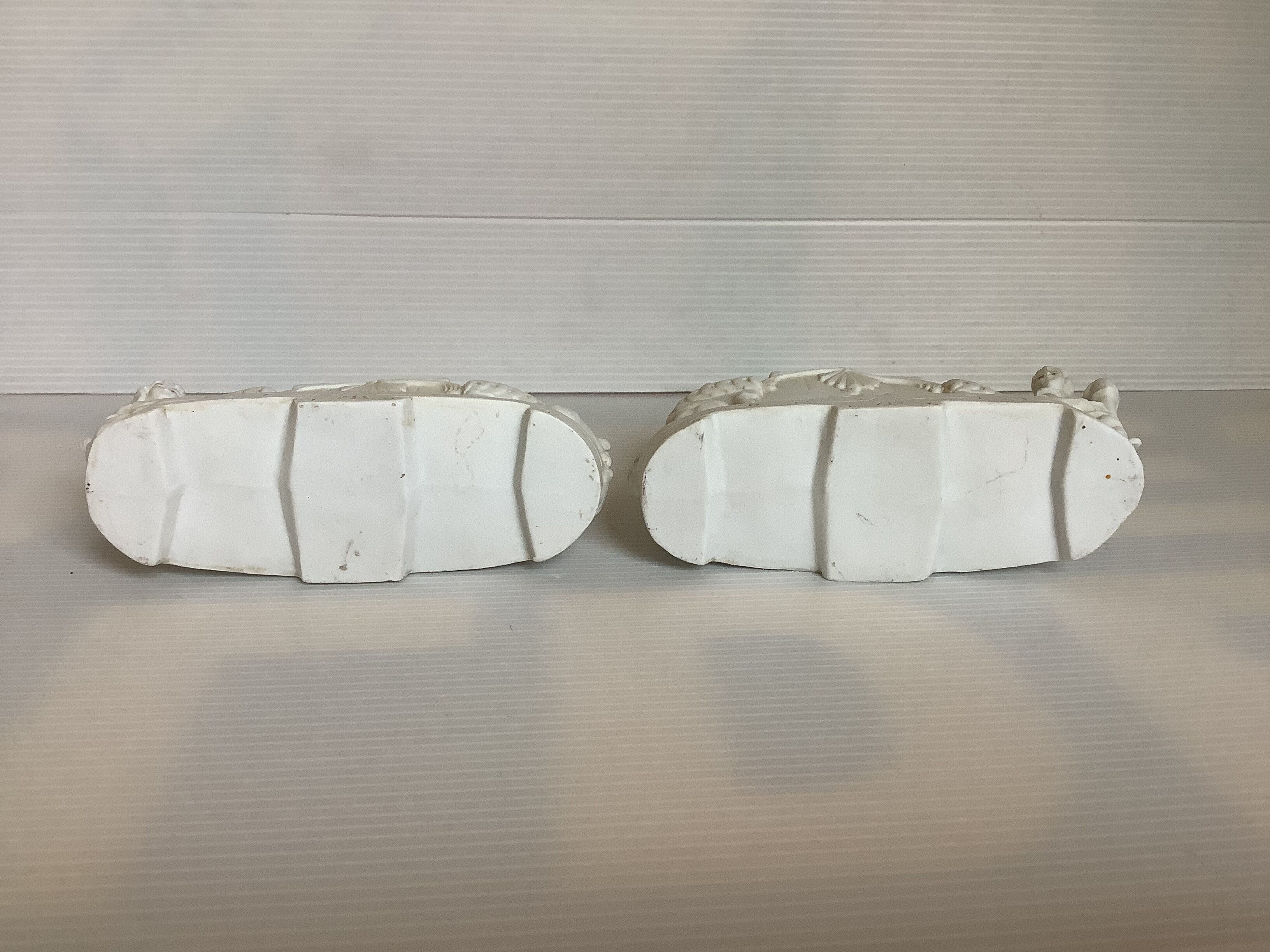 Pair old mini biscuit planters