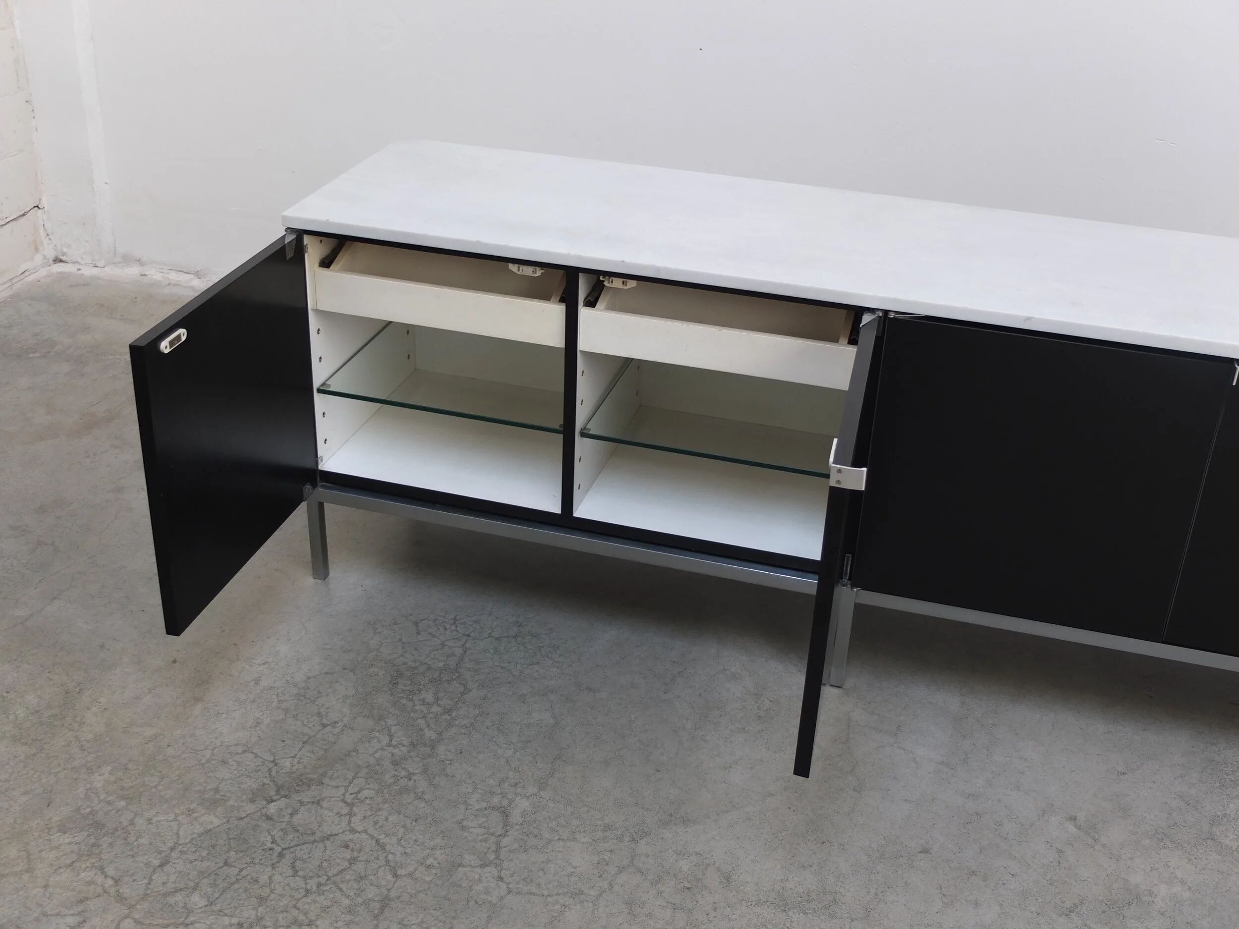 Enfilade noir et marbre par Florence Knoll pour Knoll, 1961