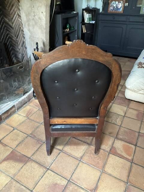 Voltaire armchair in black leather