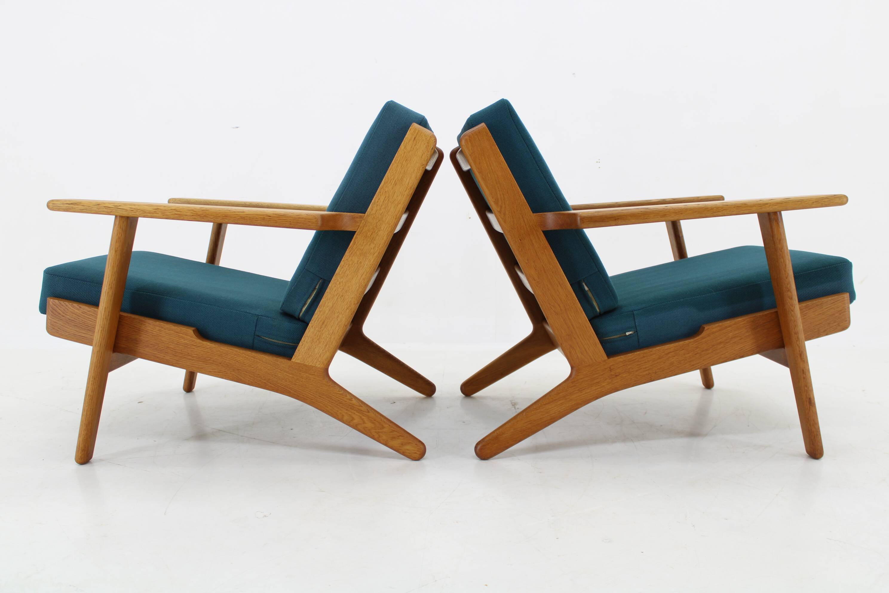 1960s Hans J. Wegner Pair of GE 290 Armchairs in Oak for Getama, Denmark