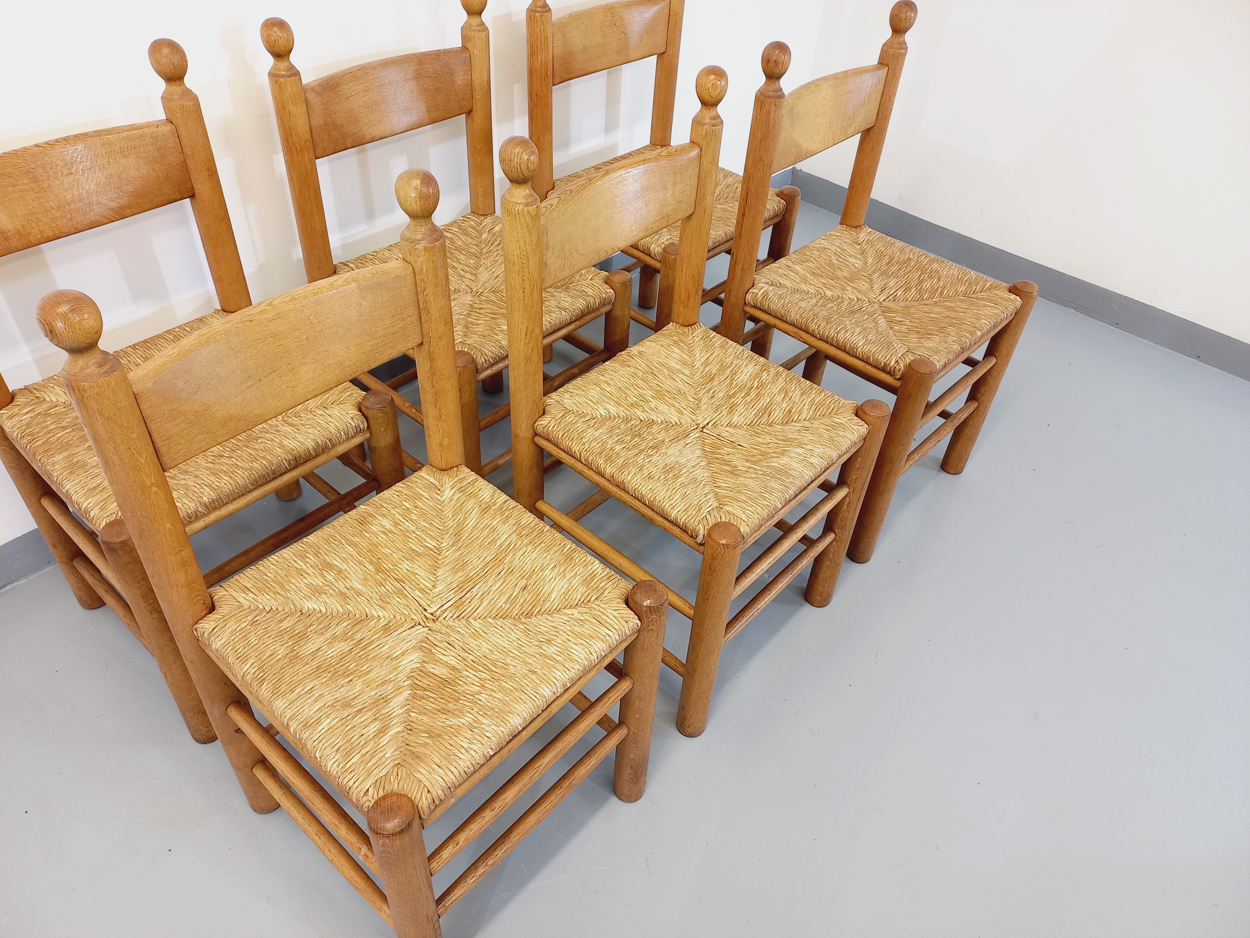 Suite of 6 vintage brutalist chairs in solid oak wood and straw from the 60s