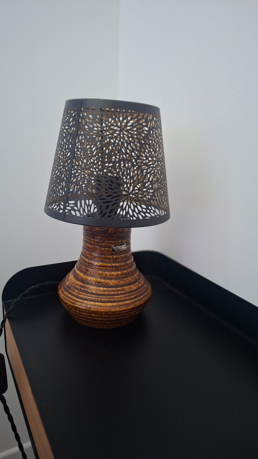 Accolay lamp with shade