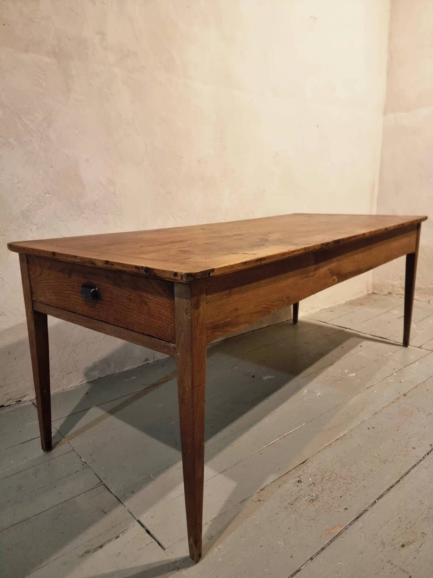 Antique French oak dining table with pine top – 19th century