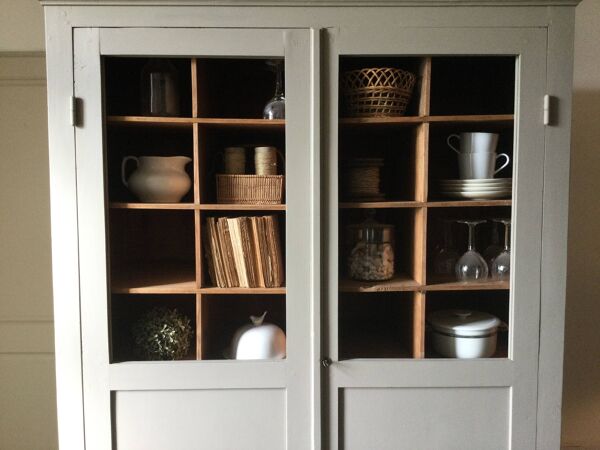 Armoire parisienne vitrée ancienne à compartiments