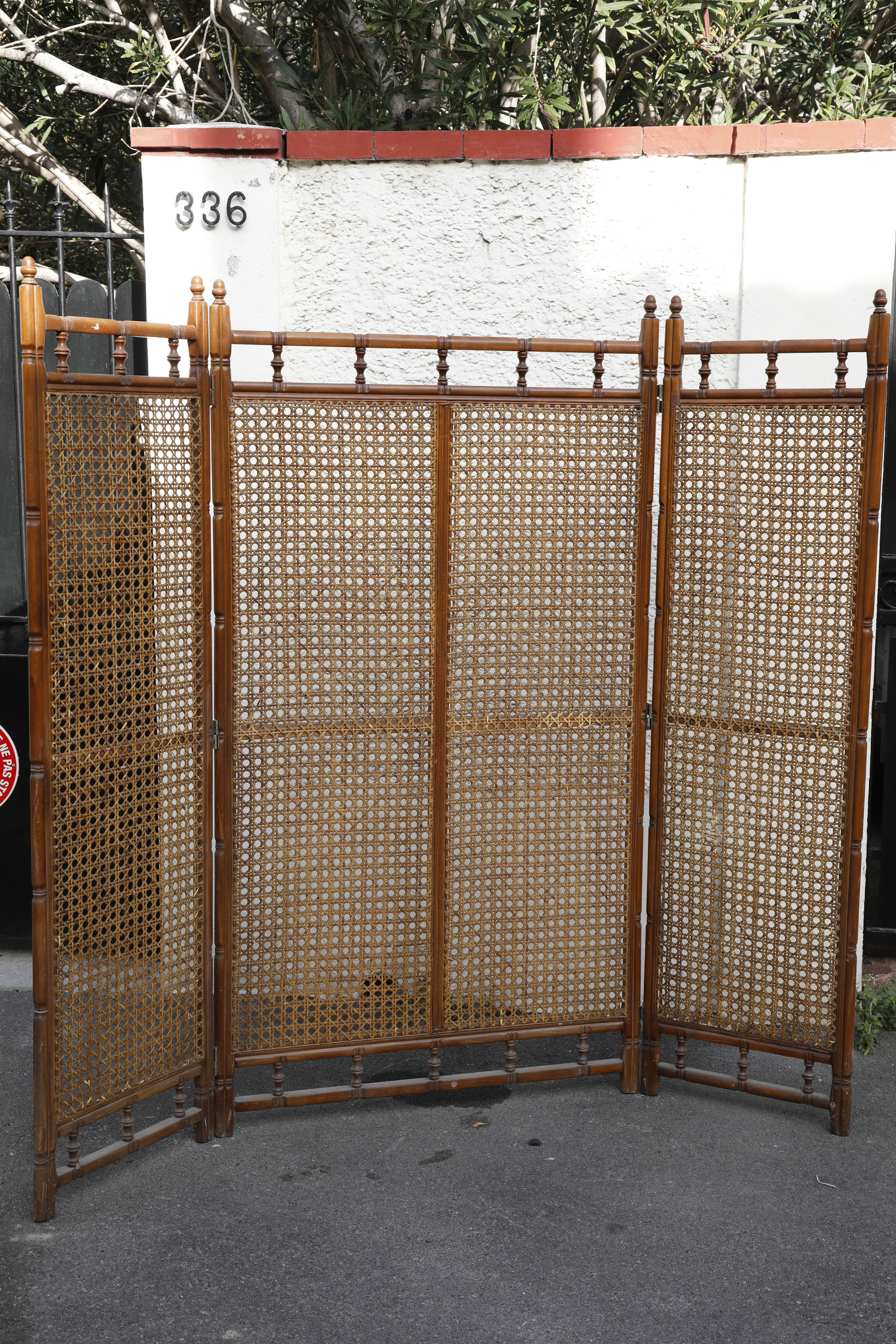 Canne walnut screen