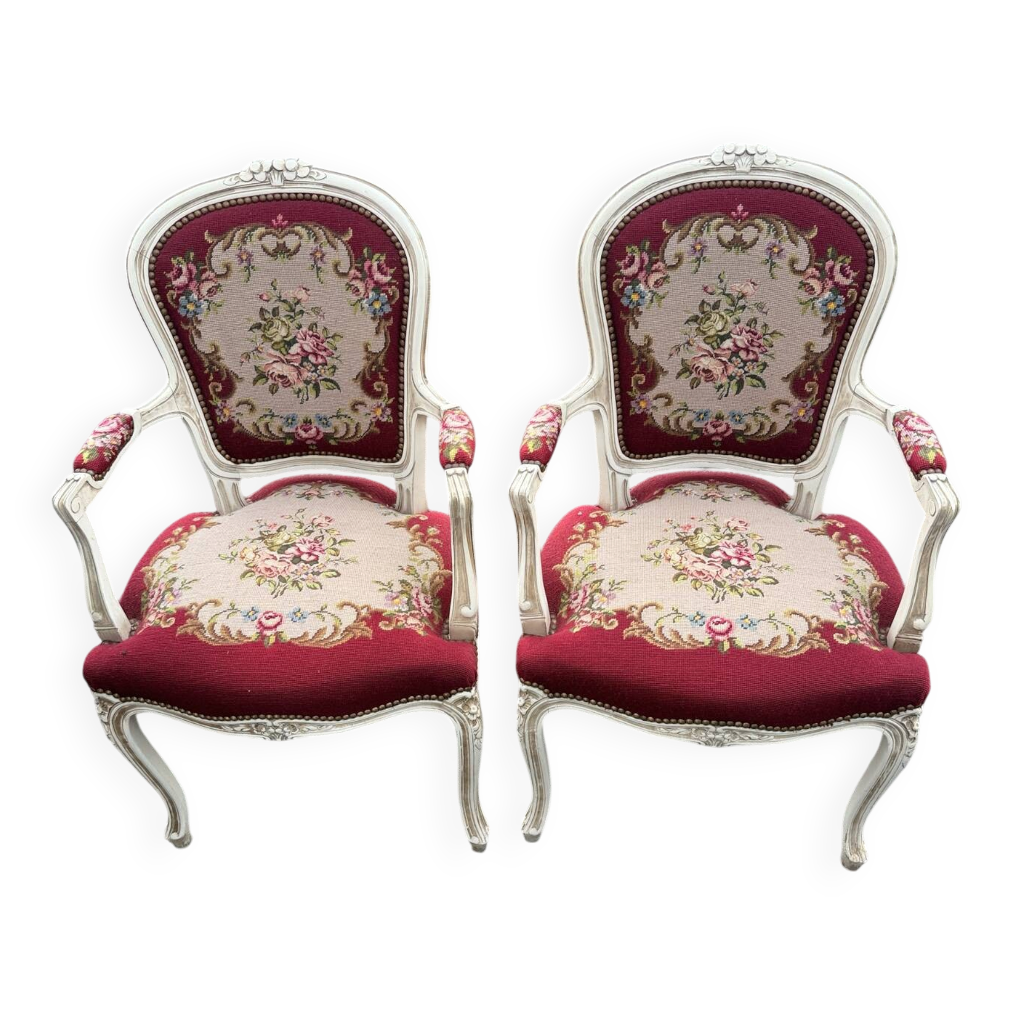Pair of Louis XV style armchairs - Carved wood and floral upholstery