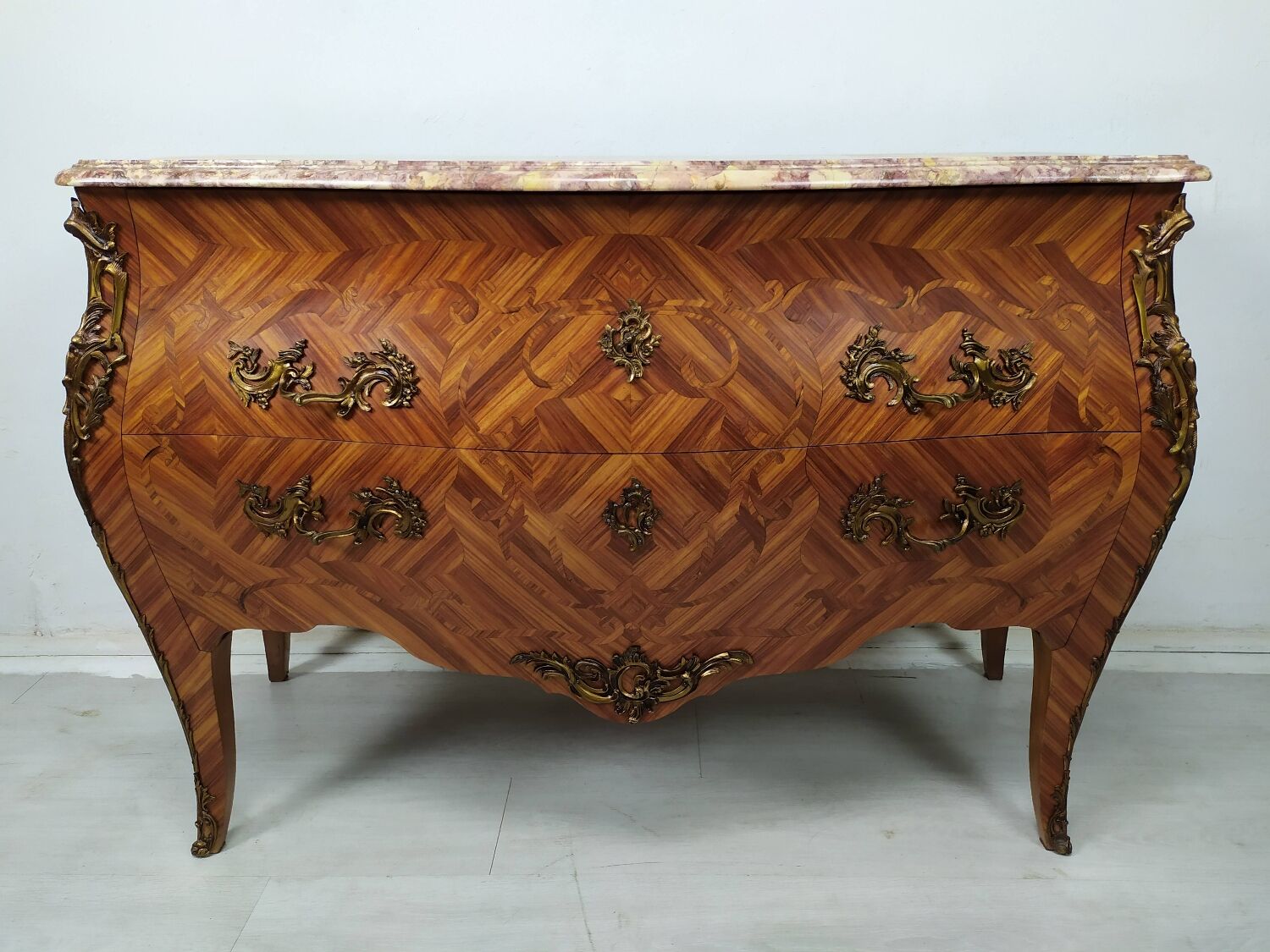 Commode Louis XV galbé