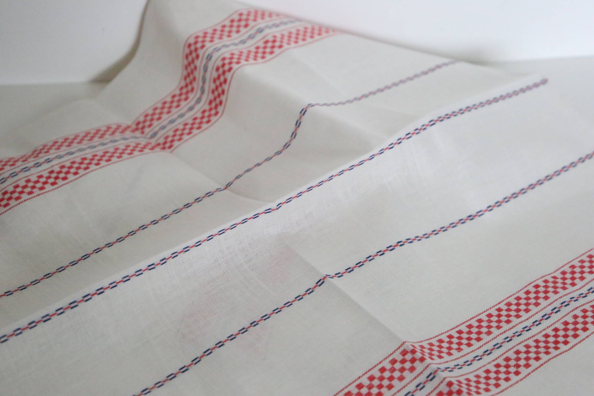 Set of 3 tea towels in mestizo, white and red, new and vintage