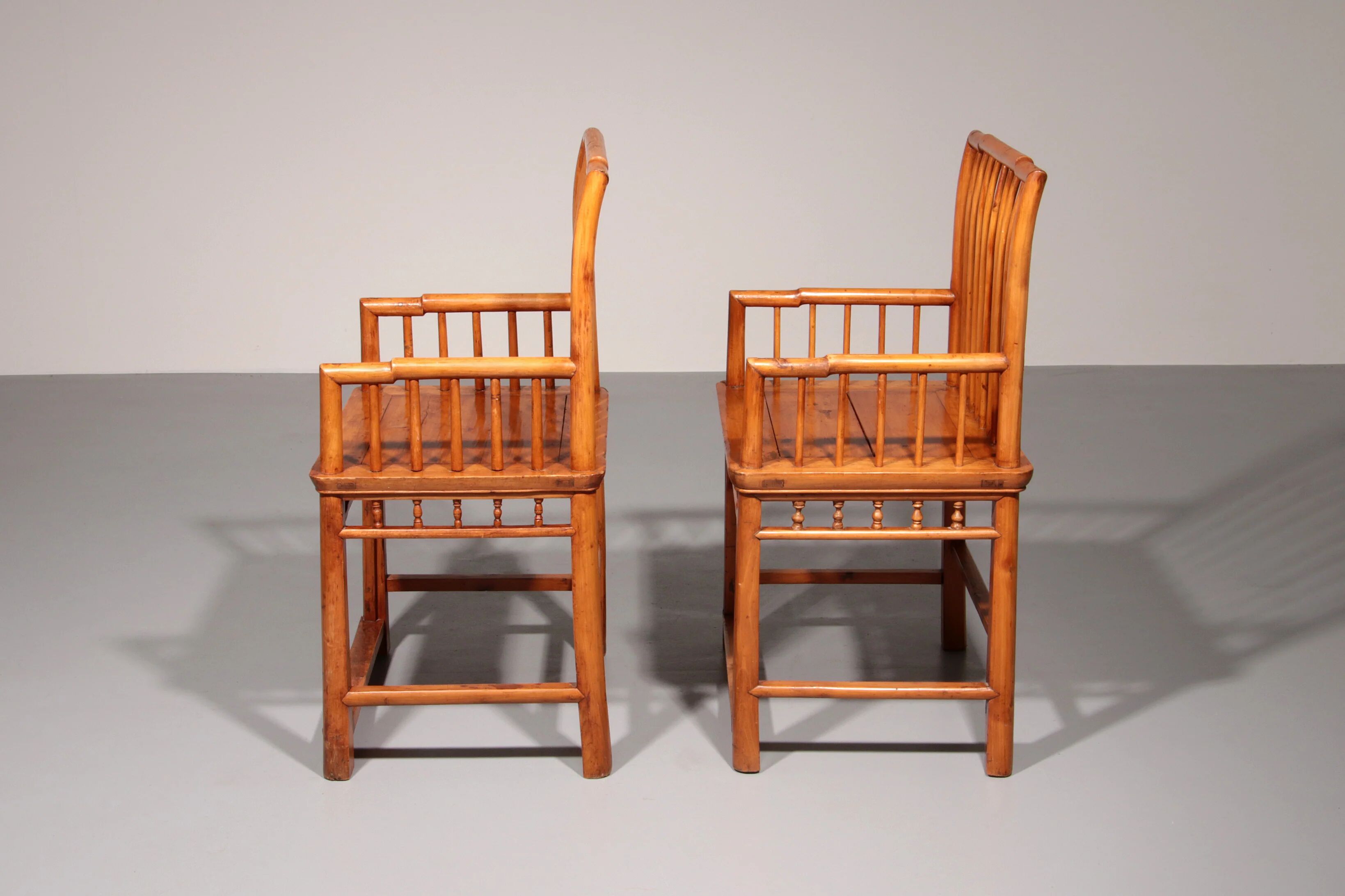 Rare Hongmu comb-back armchairs, hand-carved, late Qing dynasty, Asia