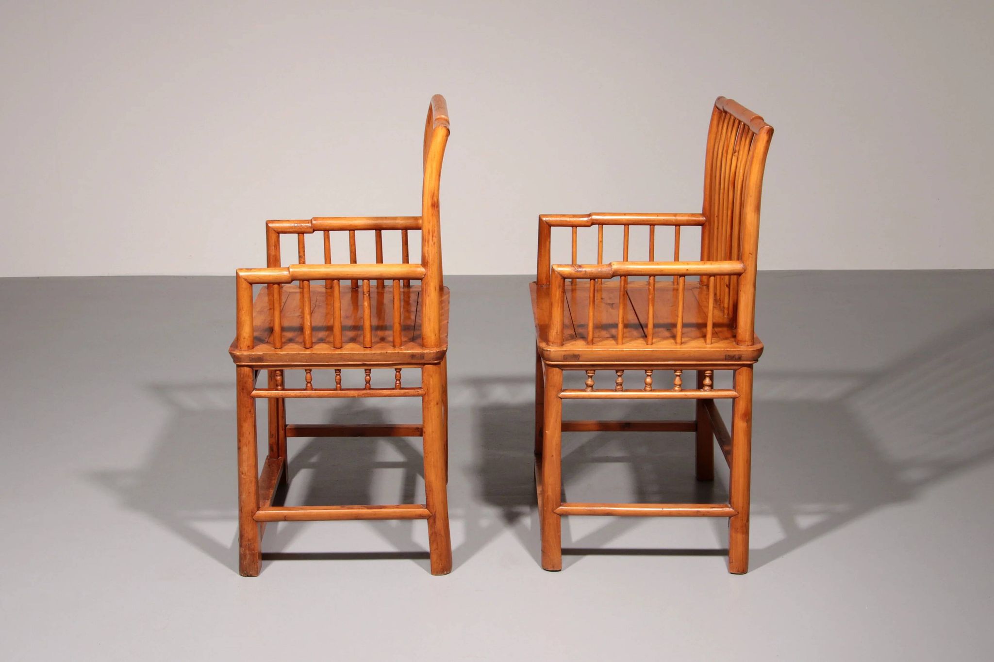 Rare Hongmu comb-back armchairs, hand-carved, late Qing dynasty, Asia