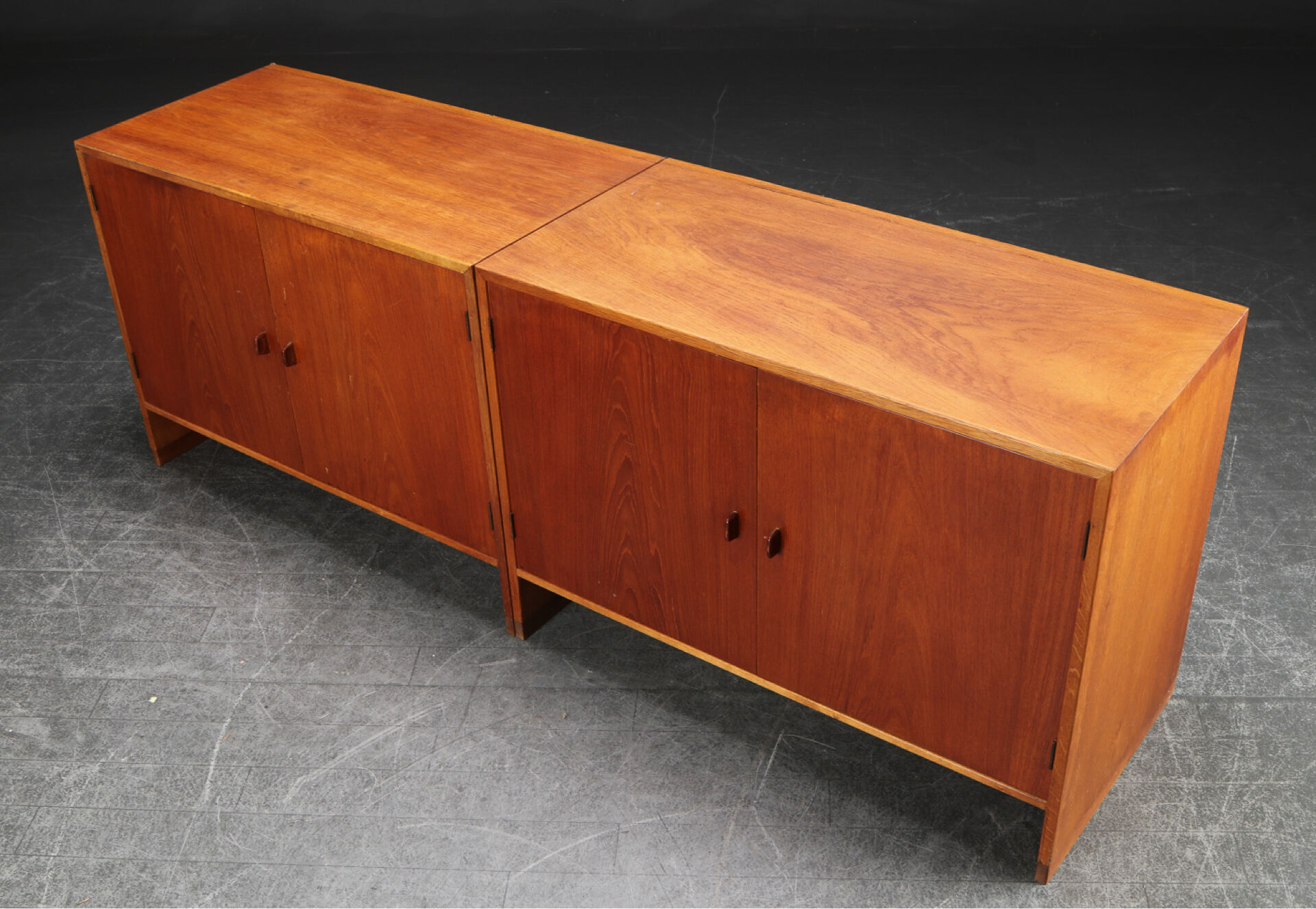 Paire de commodes en Teck par Hans J. Wegner pour Ry Møbler,
