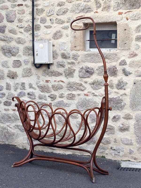 Berceau ancien Thonet 1900 – bois courbé – charme authentique