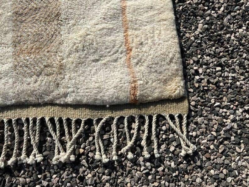 Beige and ecru Moroccan Mrirt 300x200 cm – natural abstract pattern