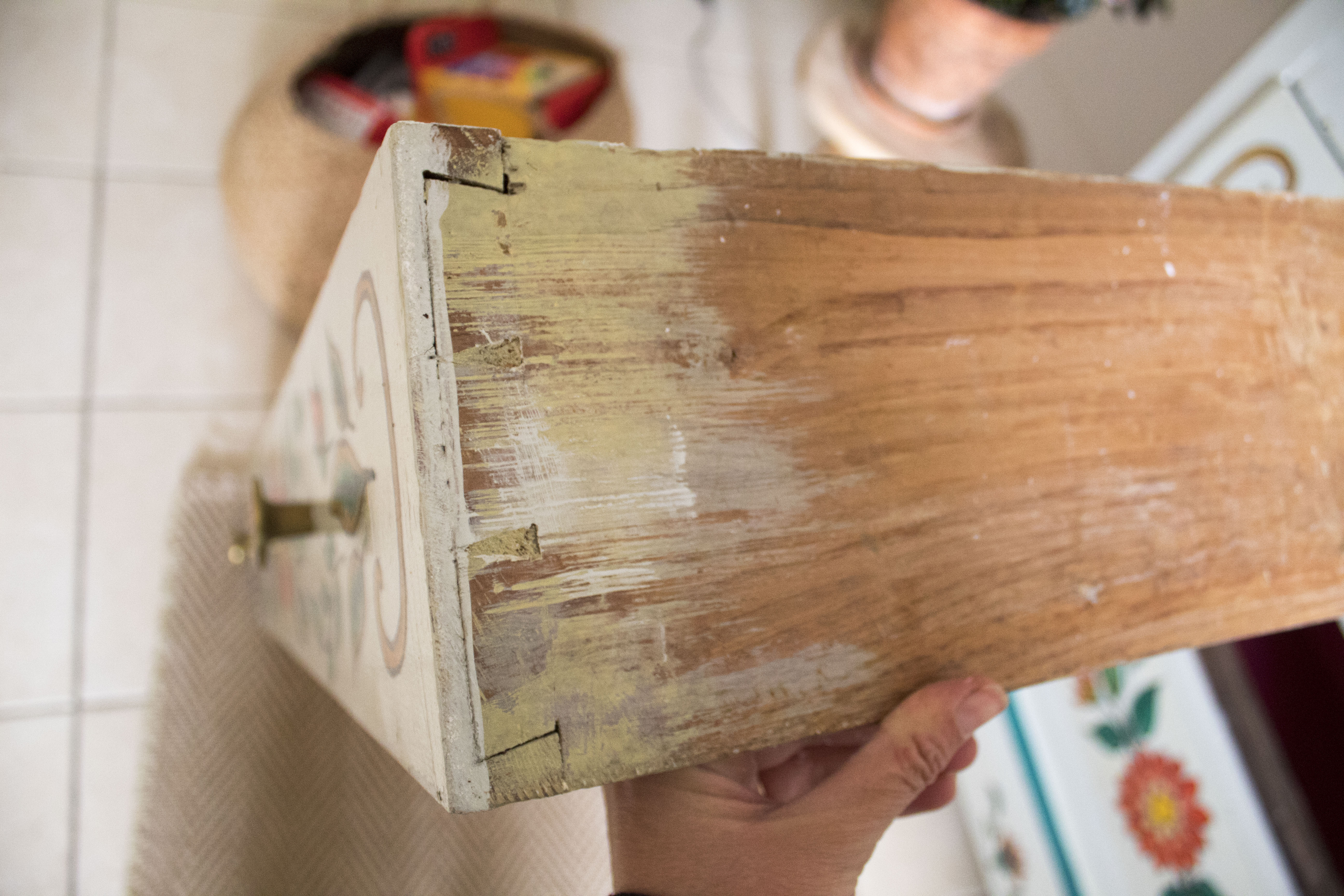 Solid wood chest of drawers