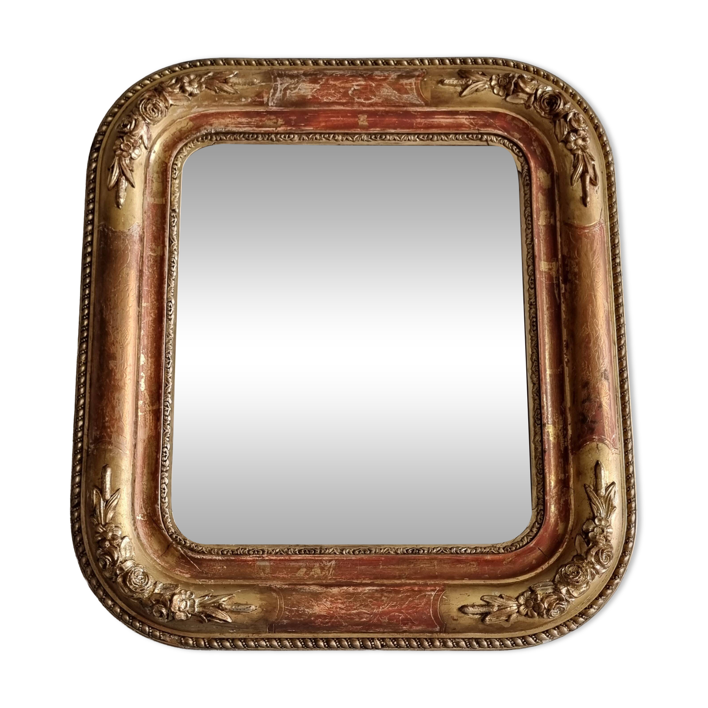 Miroir Louis-Philippe en bois et stuc doré à décor floral, XIXe, 43x38 cm