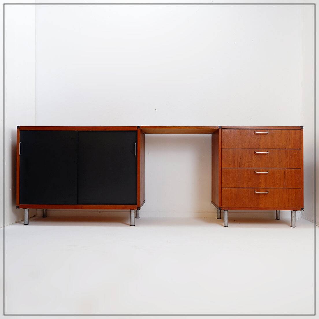 Pastoe composition with office space - 60'