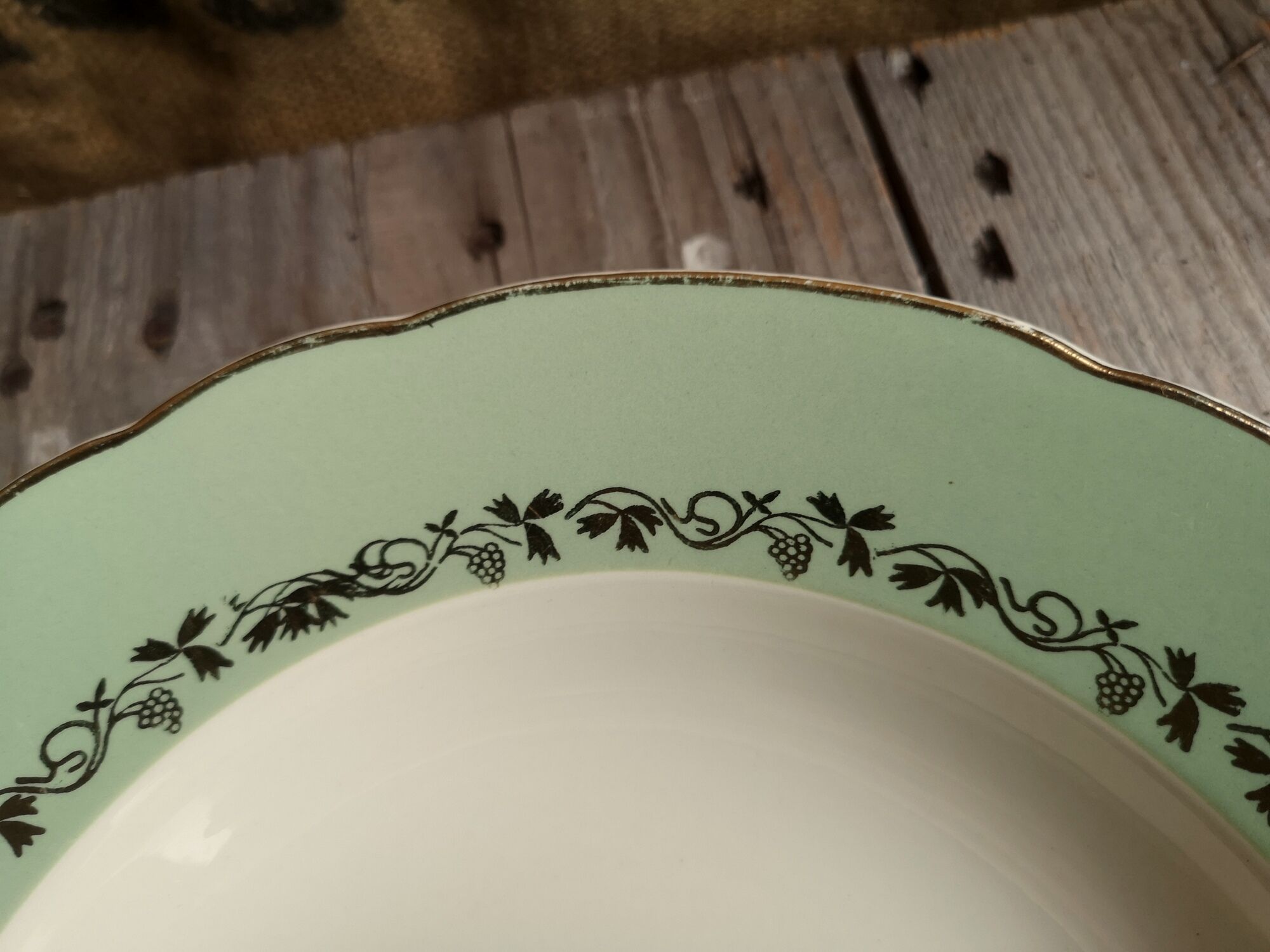 6 Villeroy & Boch deposed hollow plates in ceramics gold decoration