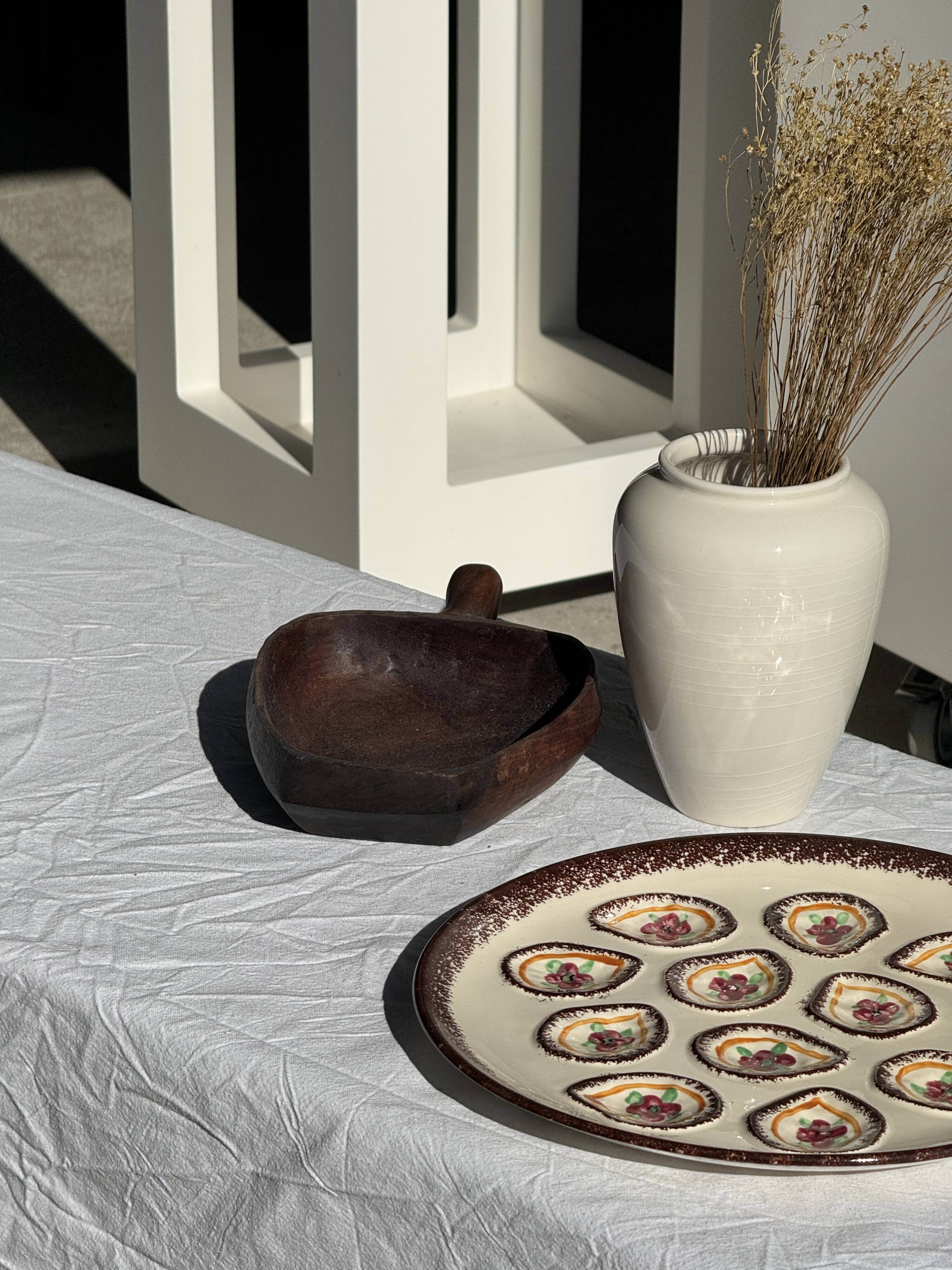 Large circular platter with compartments for shellfish, molluscs, and oysters.