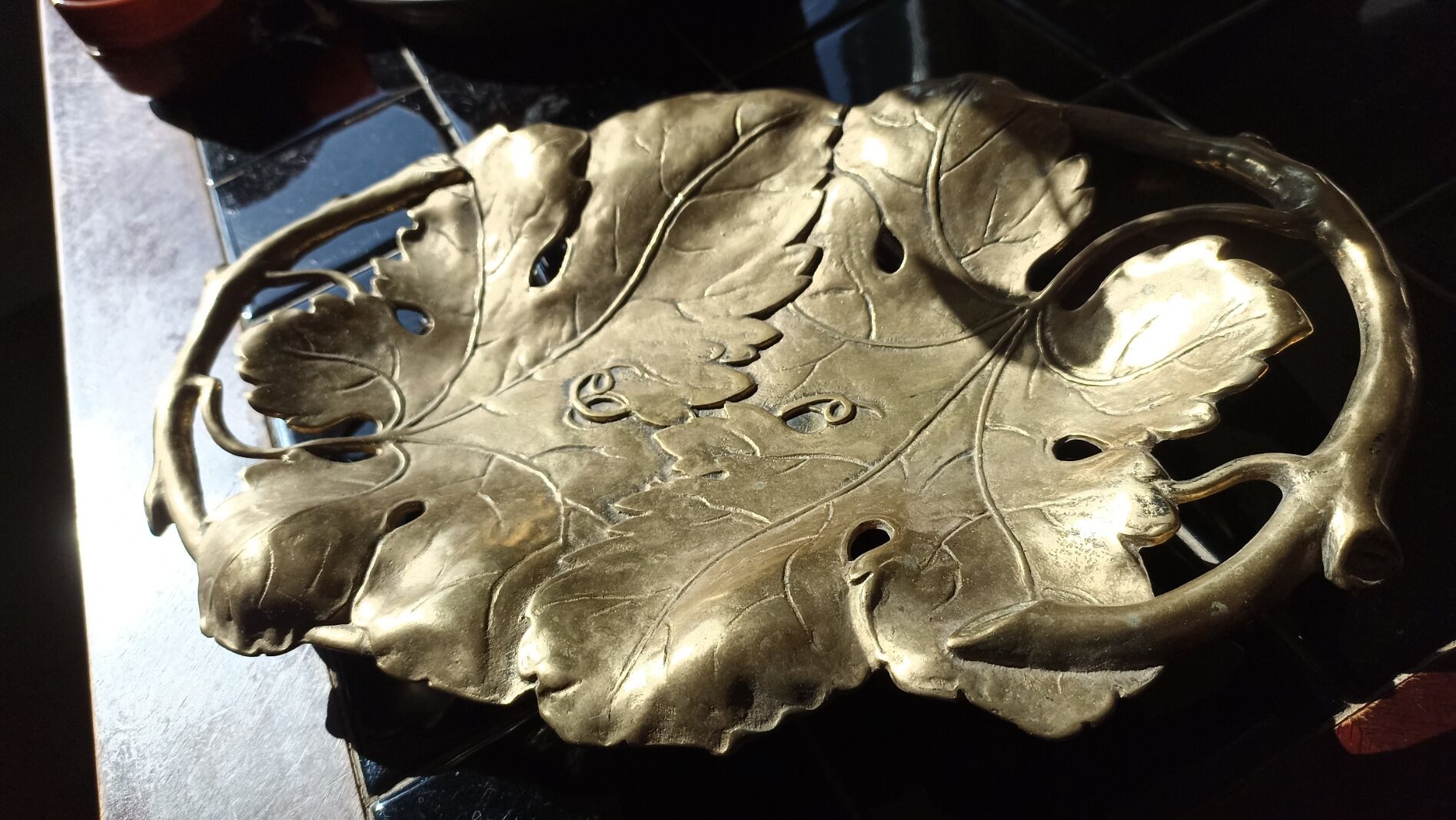Solid brass tray - Vine leaves