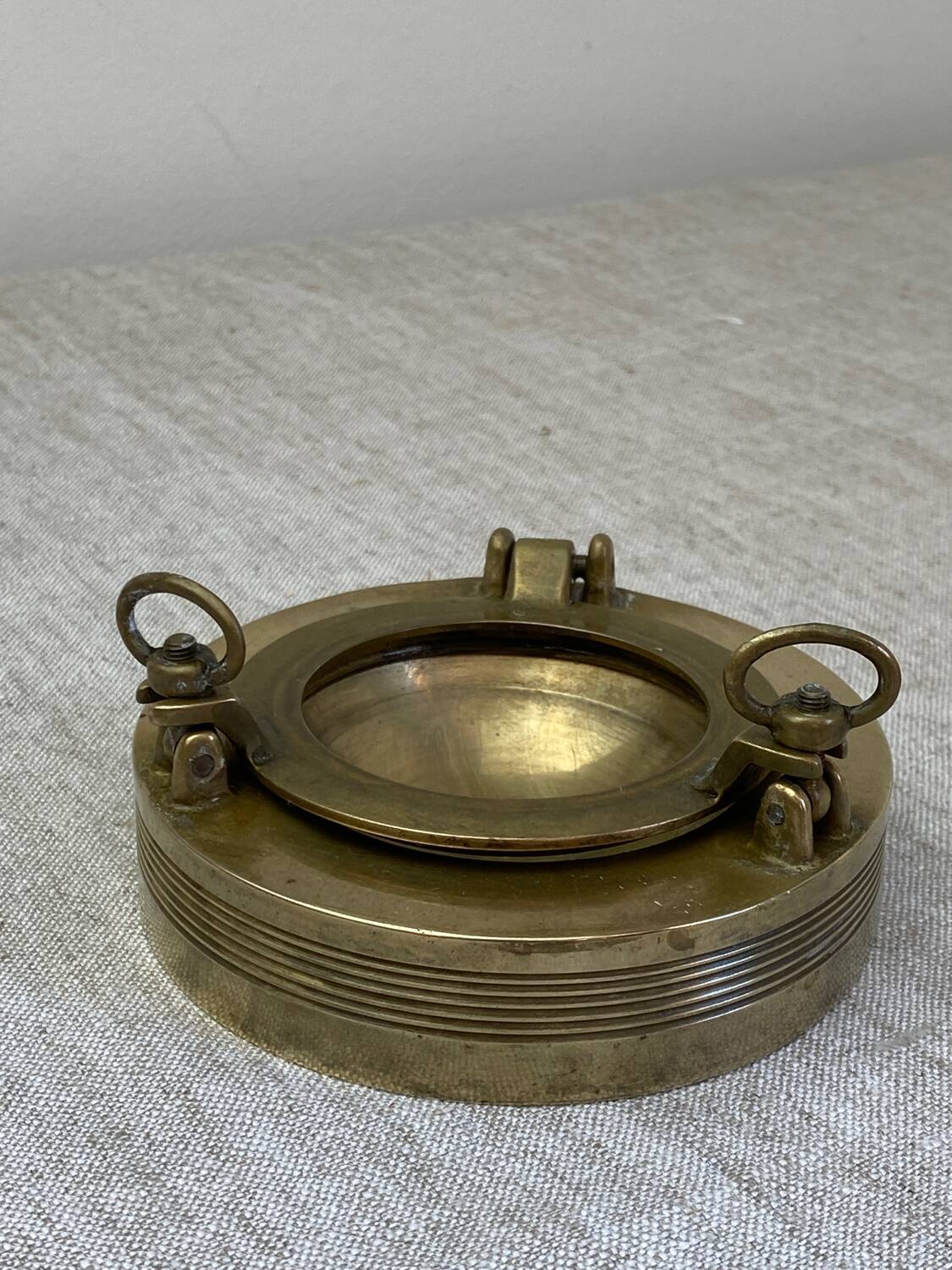 Cendrier hublot en laiton