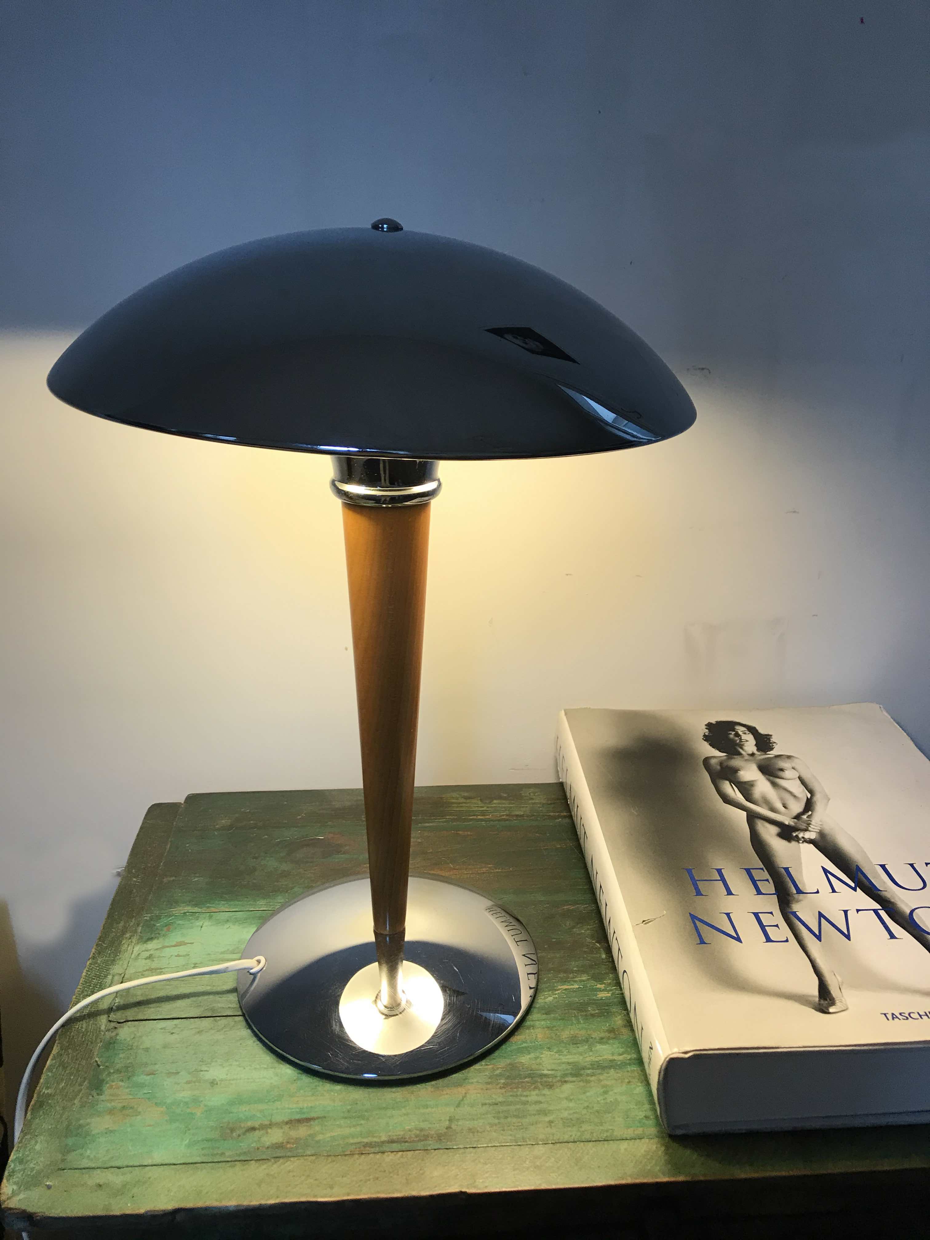 Vintage liner lamp