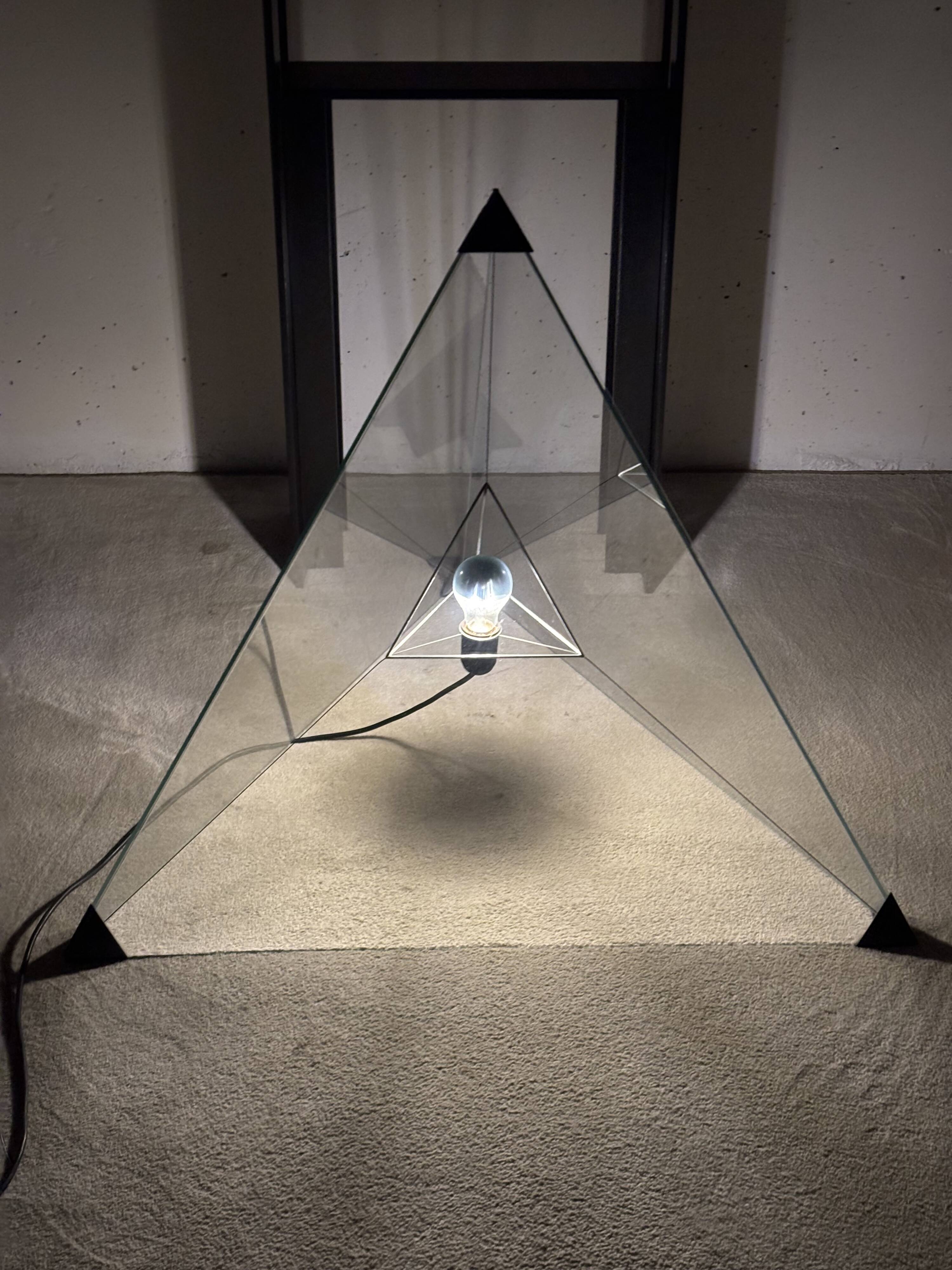 Tetrahedron Lamp, Frans van Nieuwenborg 1979