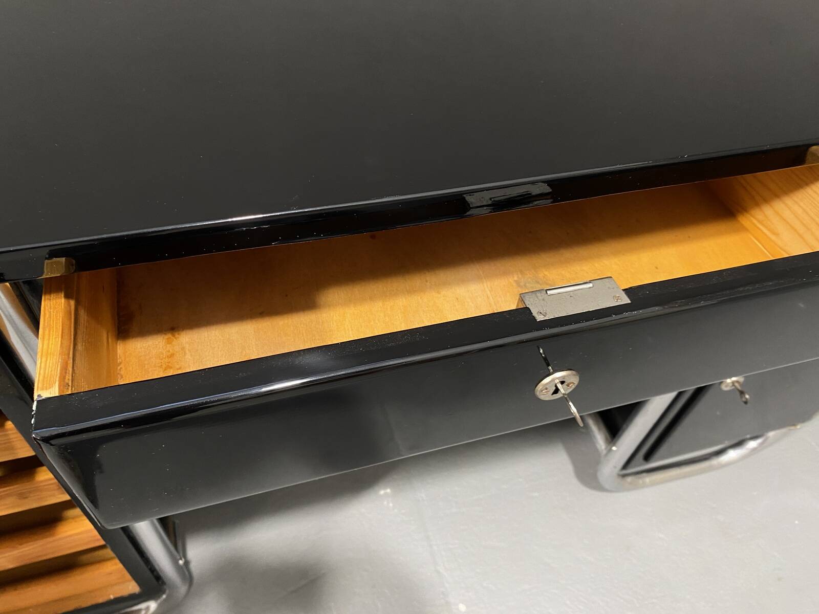 Bureau moderniste tchécoslovaque en chrome et bois, années 1950, Europe