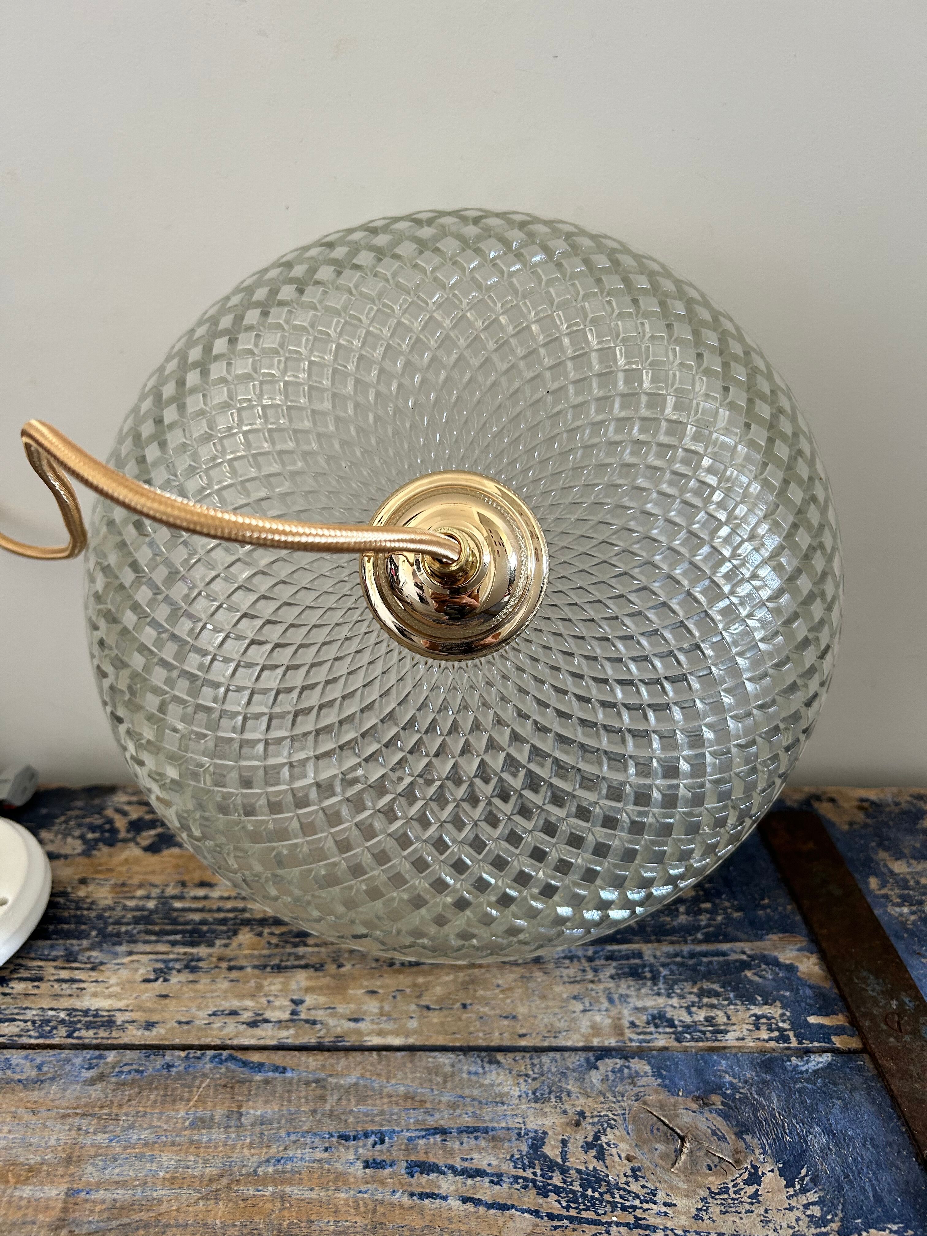 Vintage suspension in chiseled glass