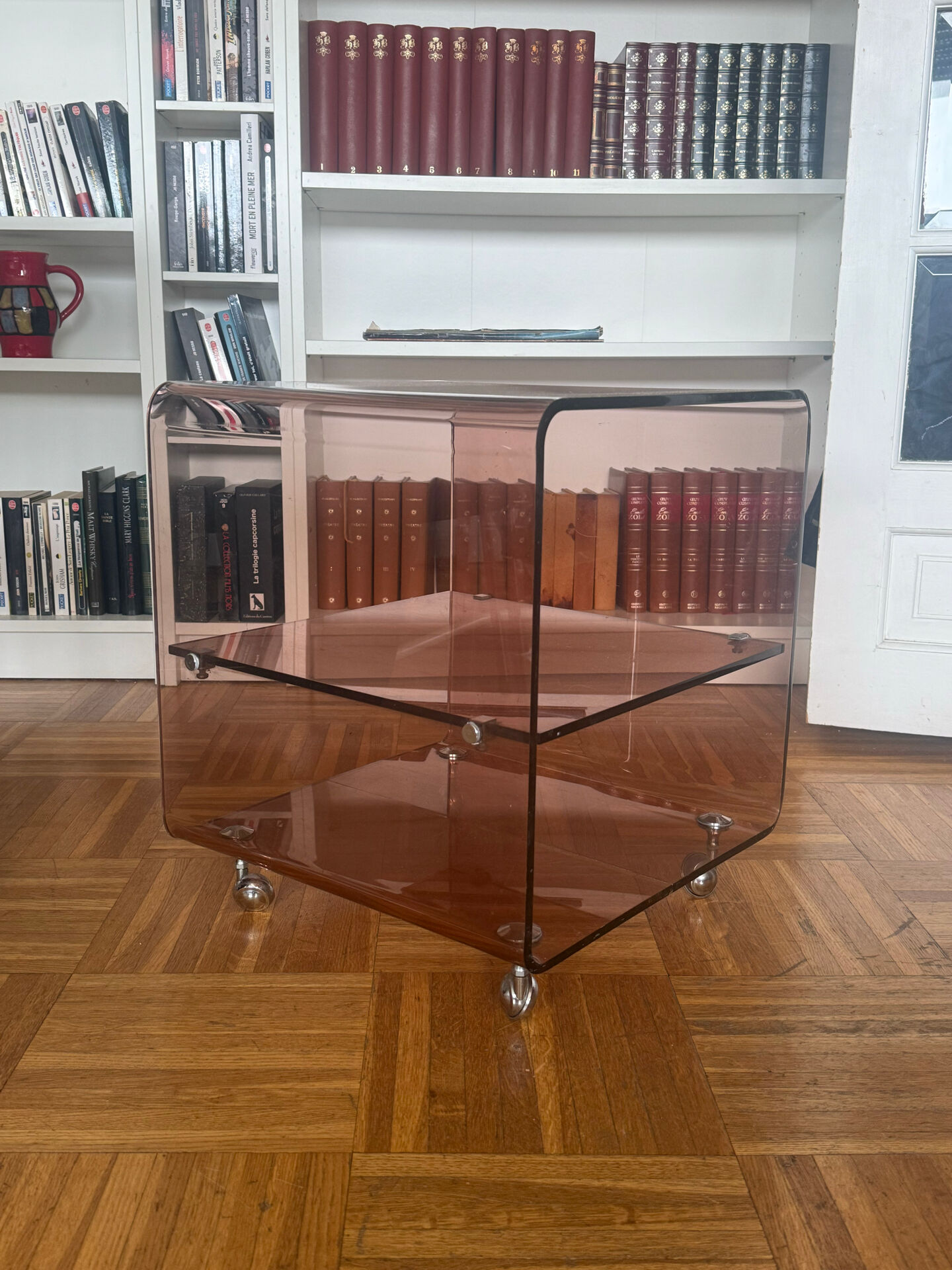 Table basse Michel Dumas en Plexiglas fumé 