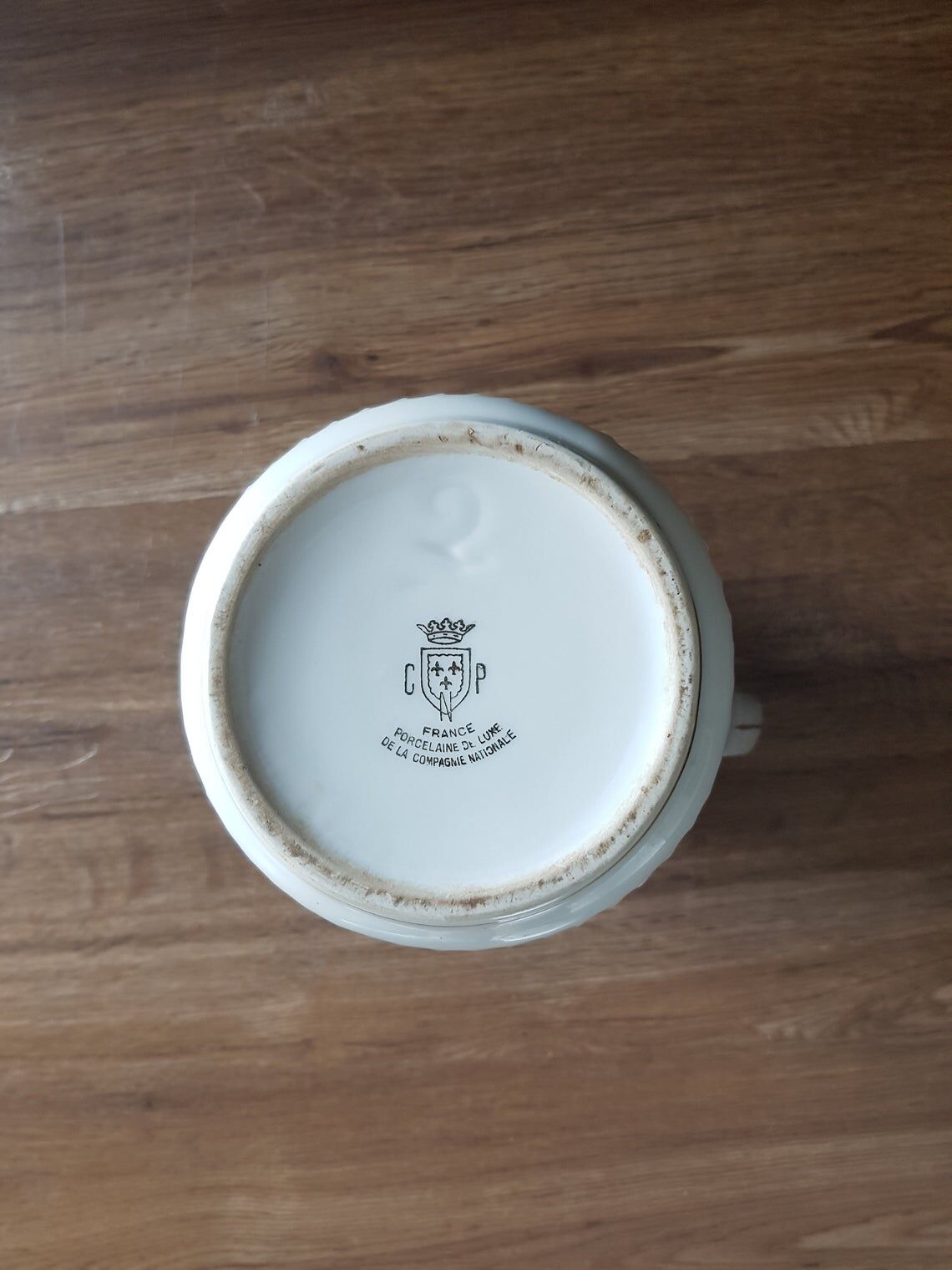 Pichet en porcelaine blanche