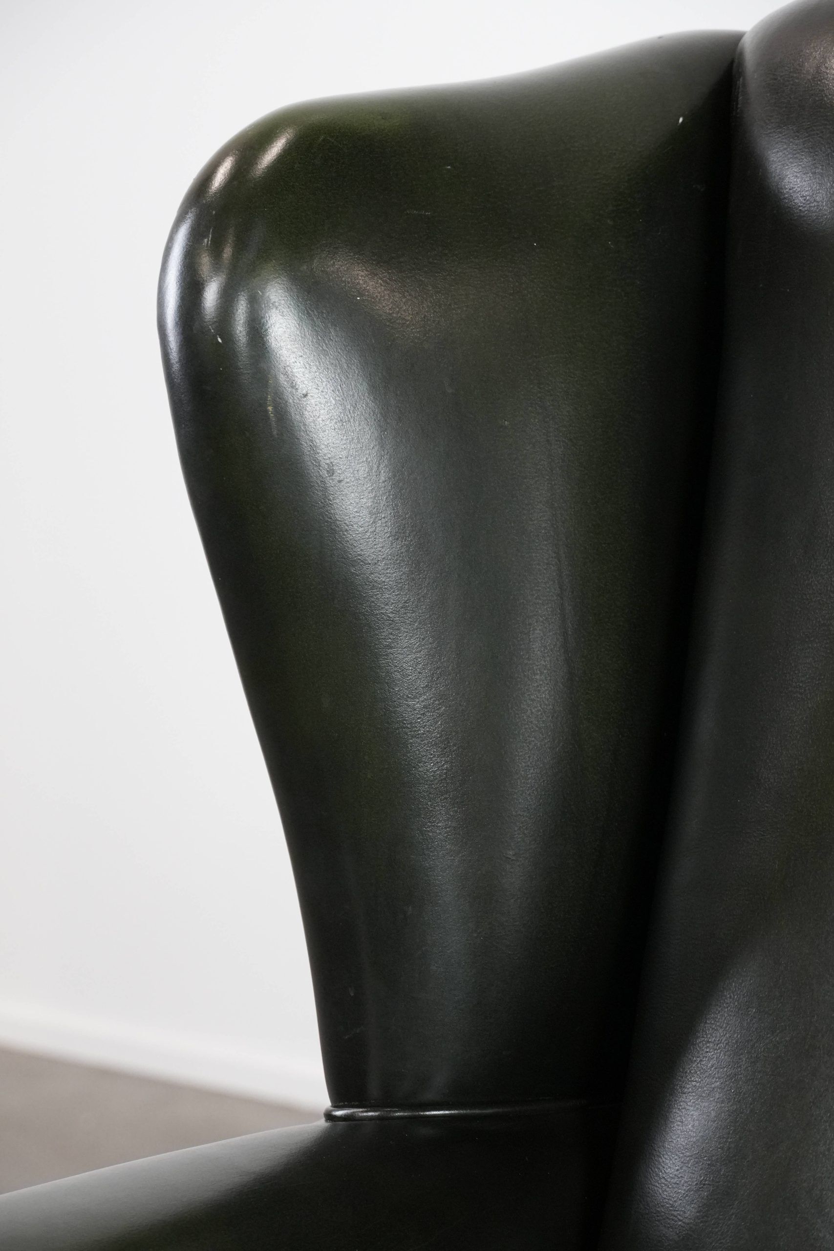 Smooth classic cowhide Chesterfield armchair in a stylish dark green color