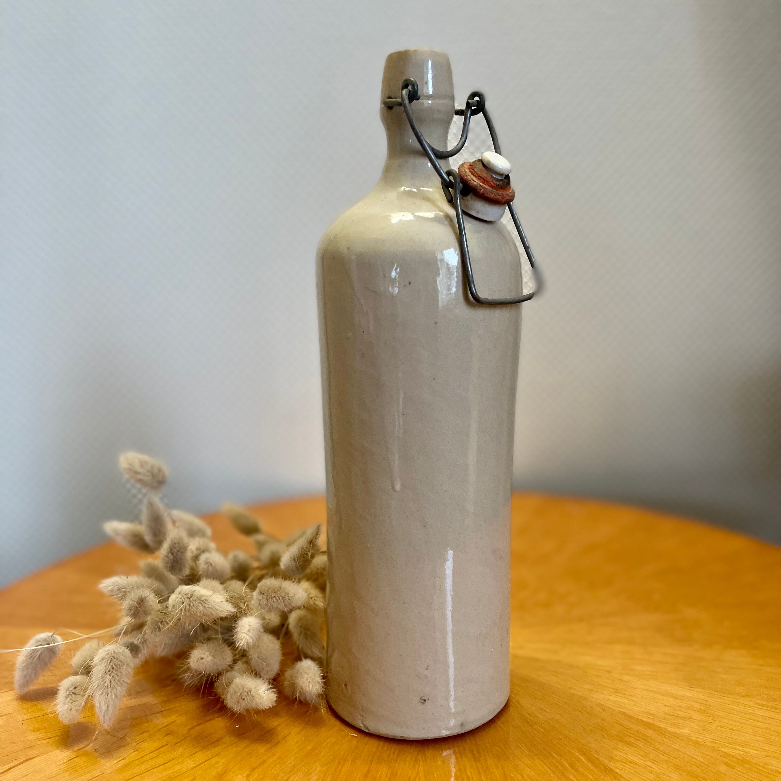 Bouteille en grès vintage