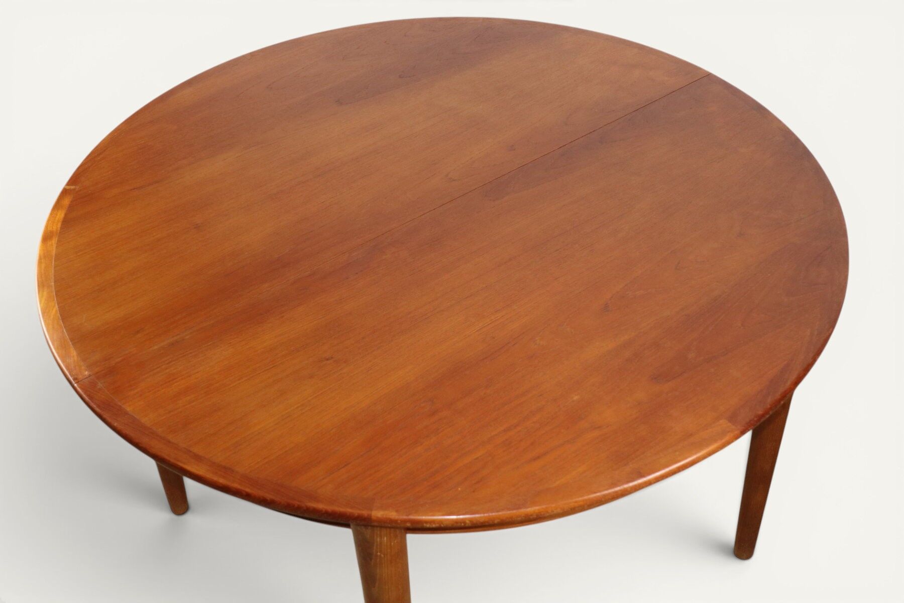 Table ronde de repas extensible danoise en teck – Années 1960