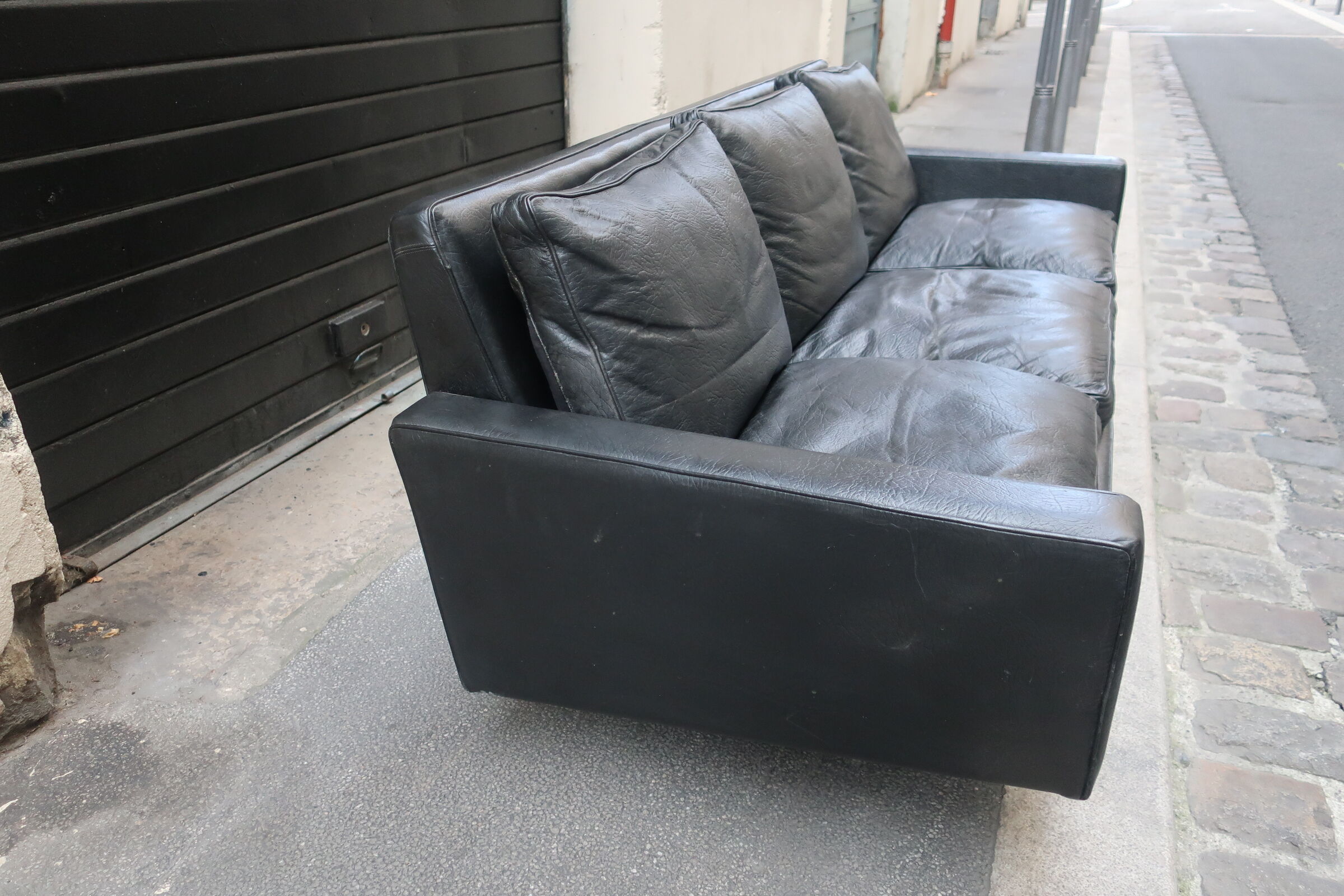 Leather sofa from the 70s chrome footing