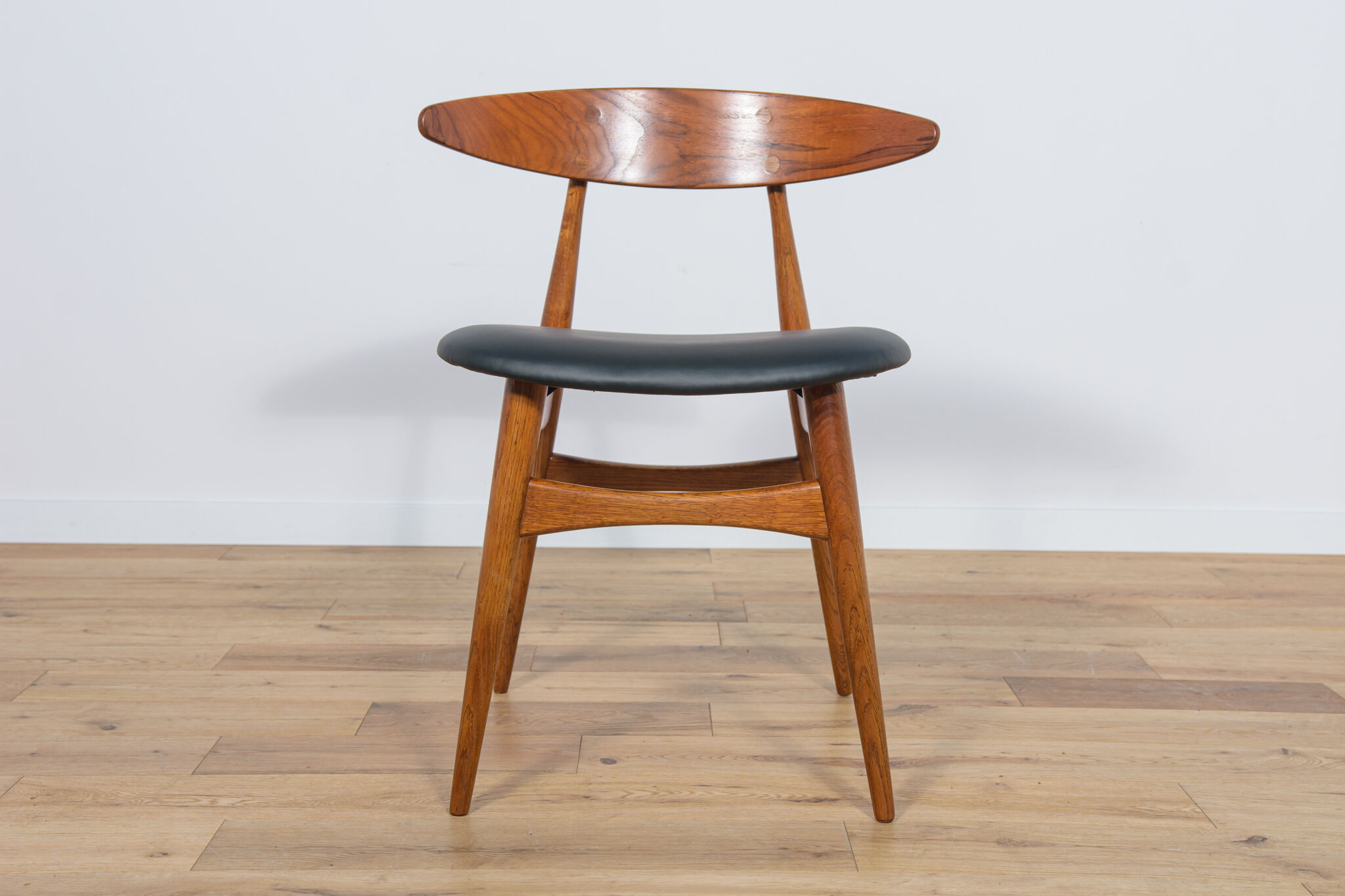 Mid century danish ch33 dining chairs by Hans J. Wegner for Carl Hansen & søn, set of 4