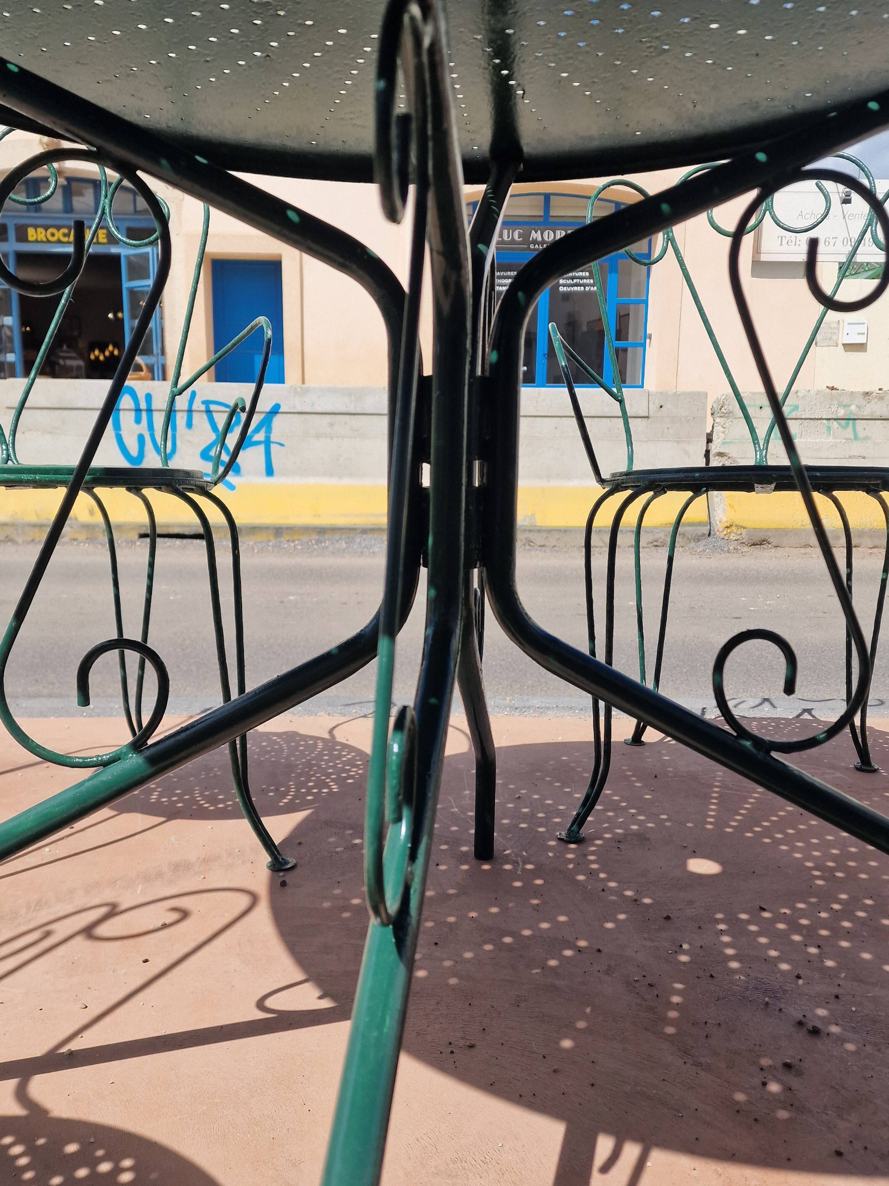 Salon de jardin en fer vert (1 table + 4 chaises)