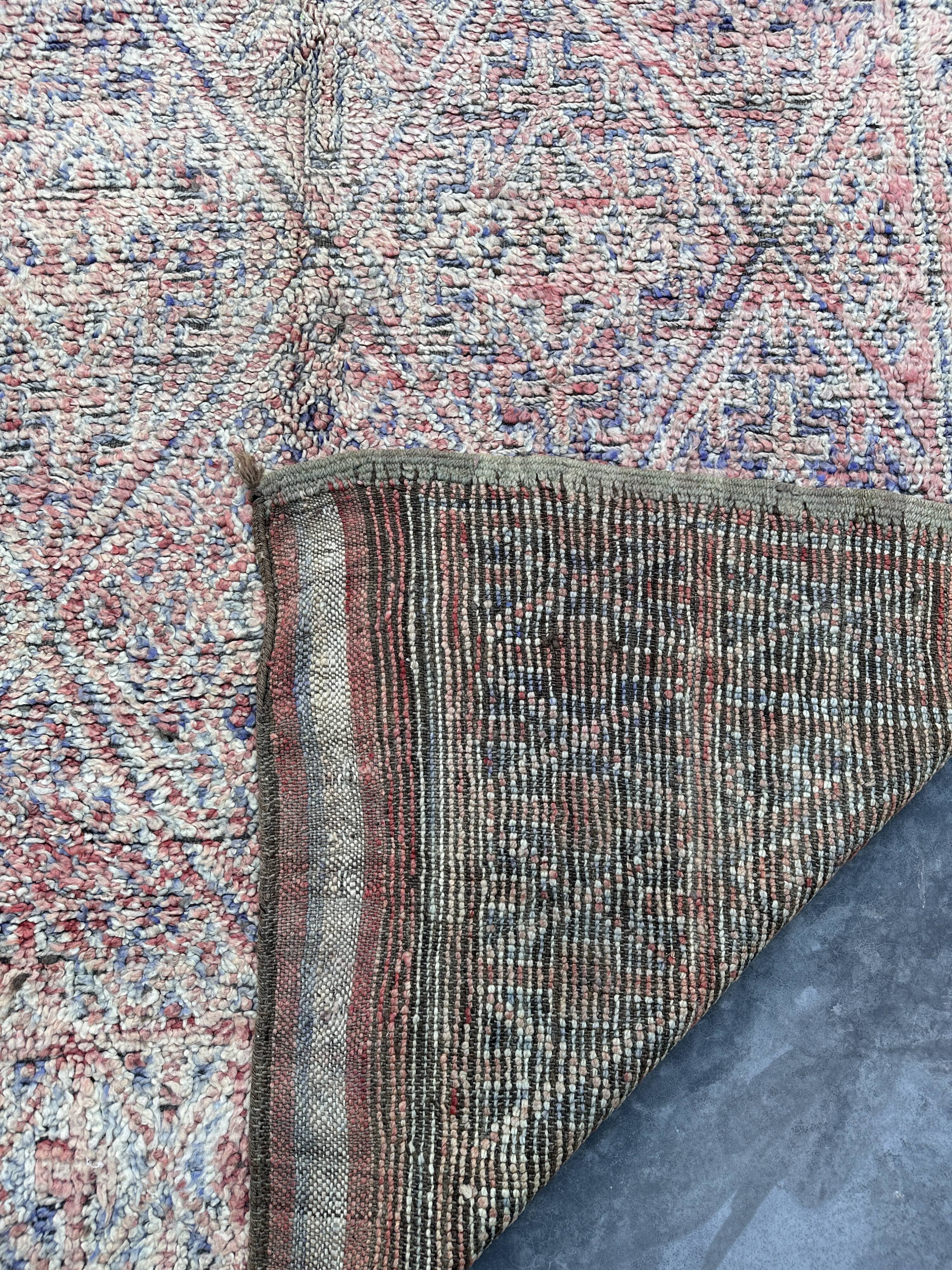 Colorful Beni M'guild Moroccan rug - 292 x 193 cm