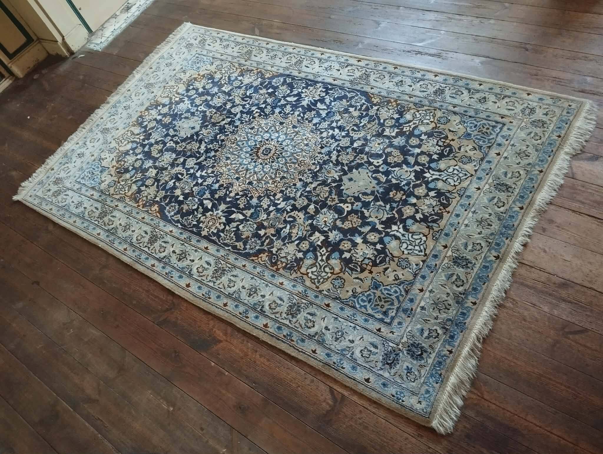 handmade Naïn Persian carpet 192x125cm