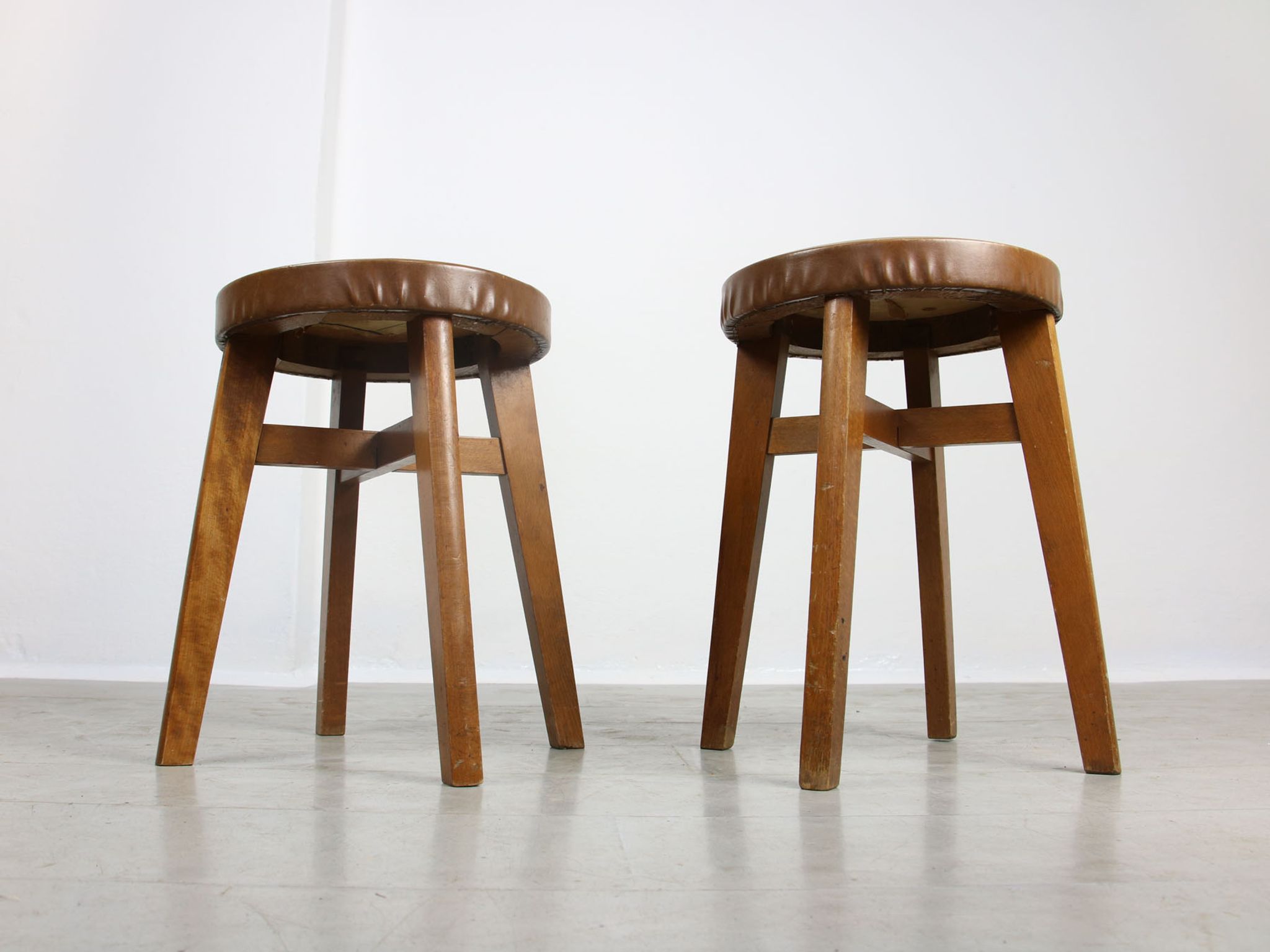 Tabourets en similicuir brun
