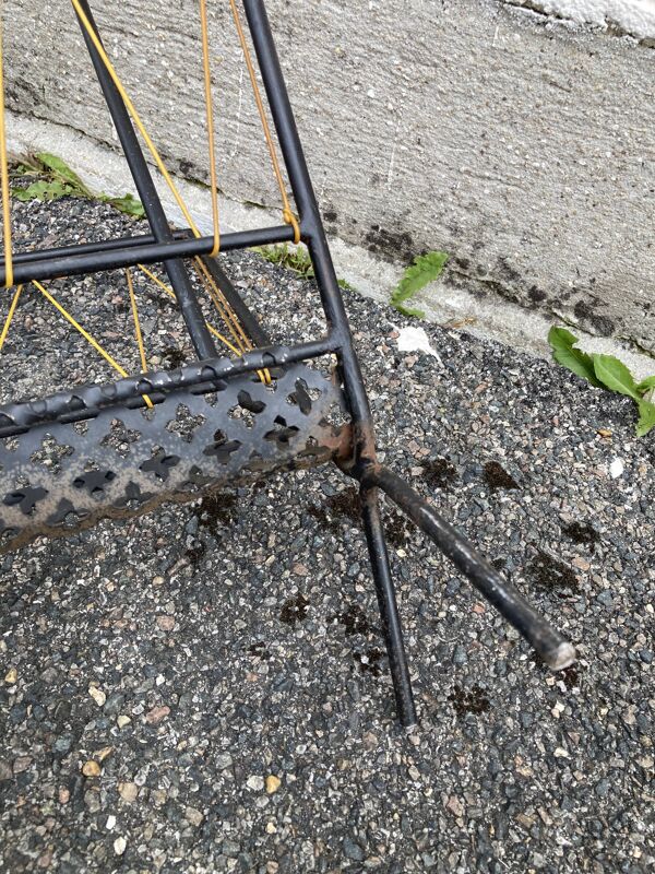 Porte-revue dans le style de Mathieu Matégot