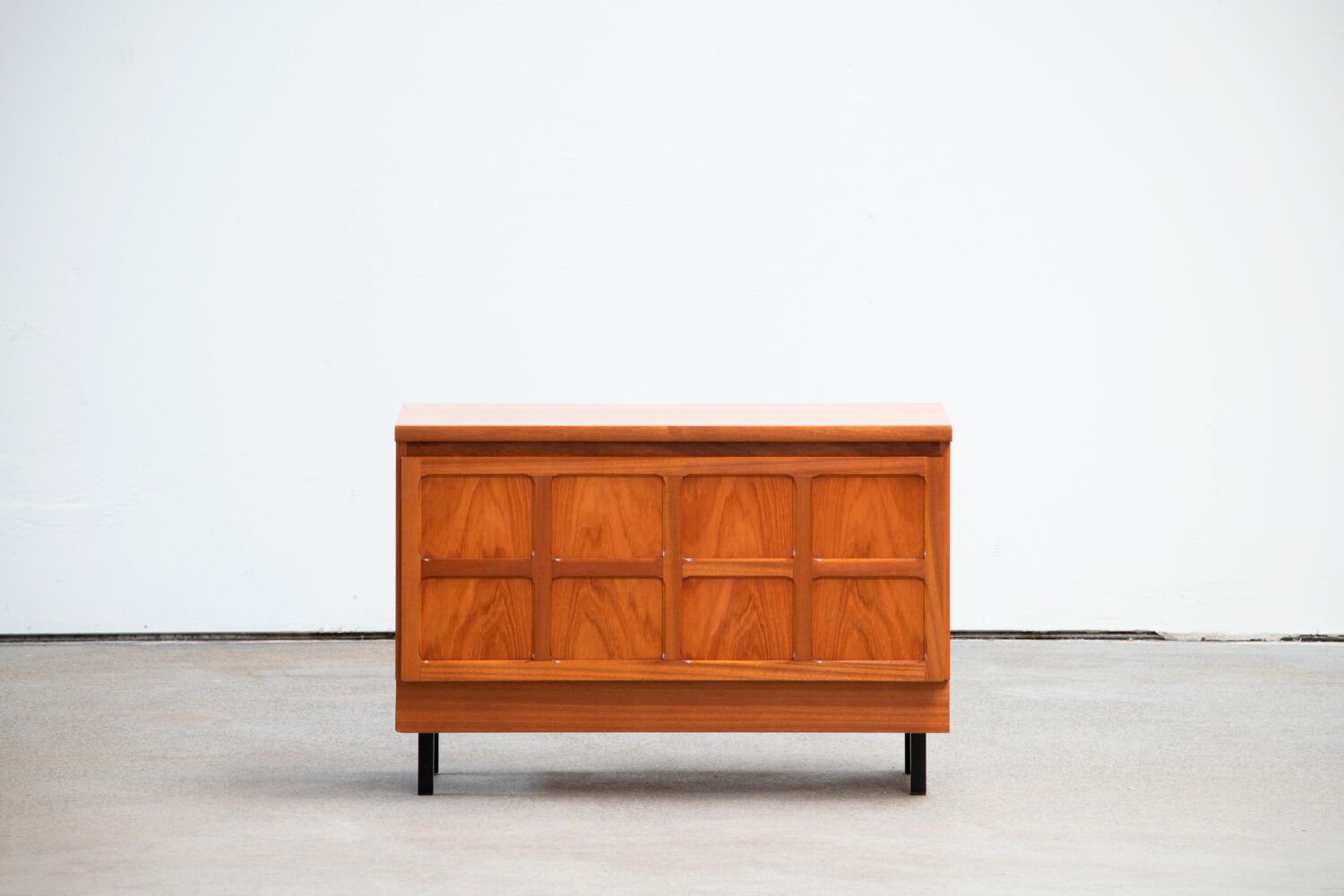 Buffet / vintage Scandinavian vinyl furniture 1960