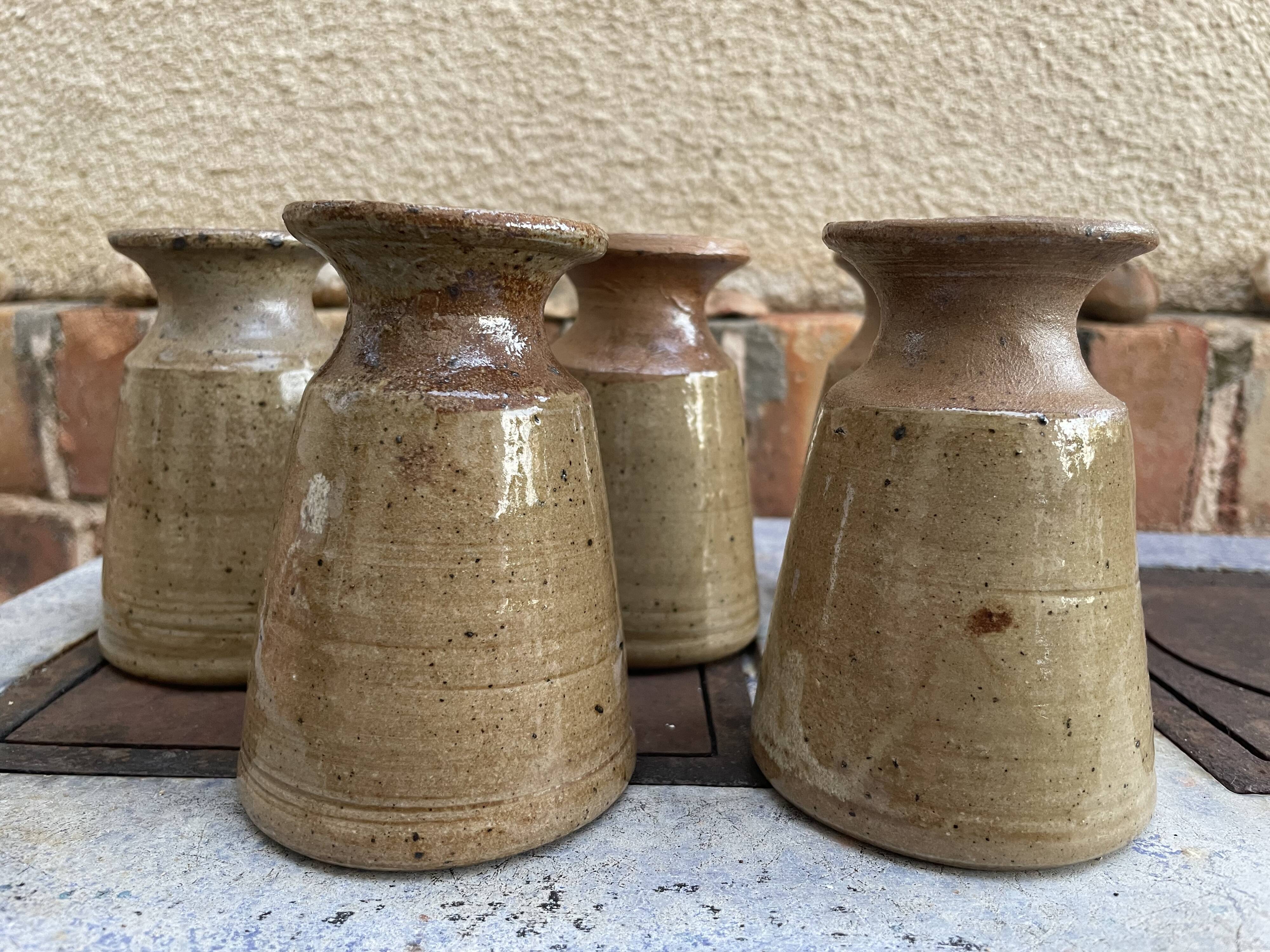 Mugs en grès signés AM Selency