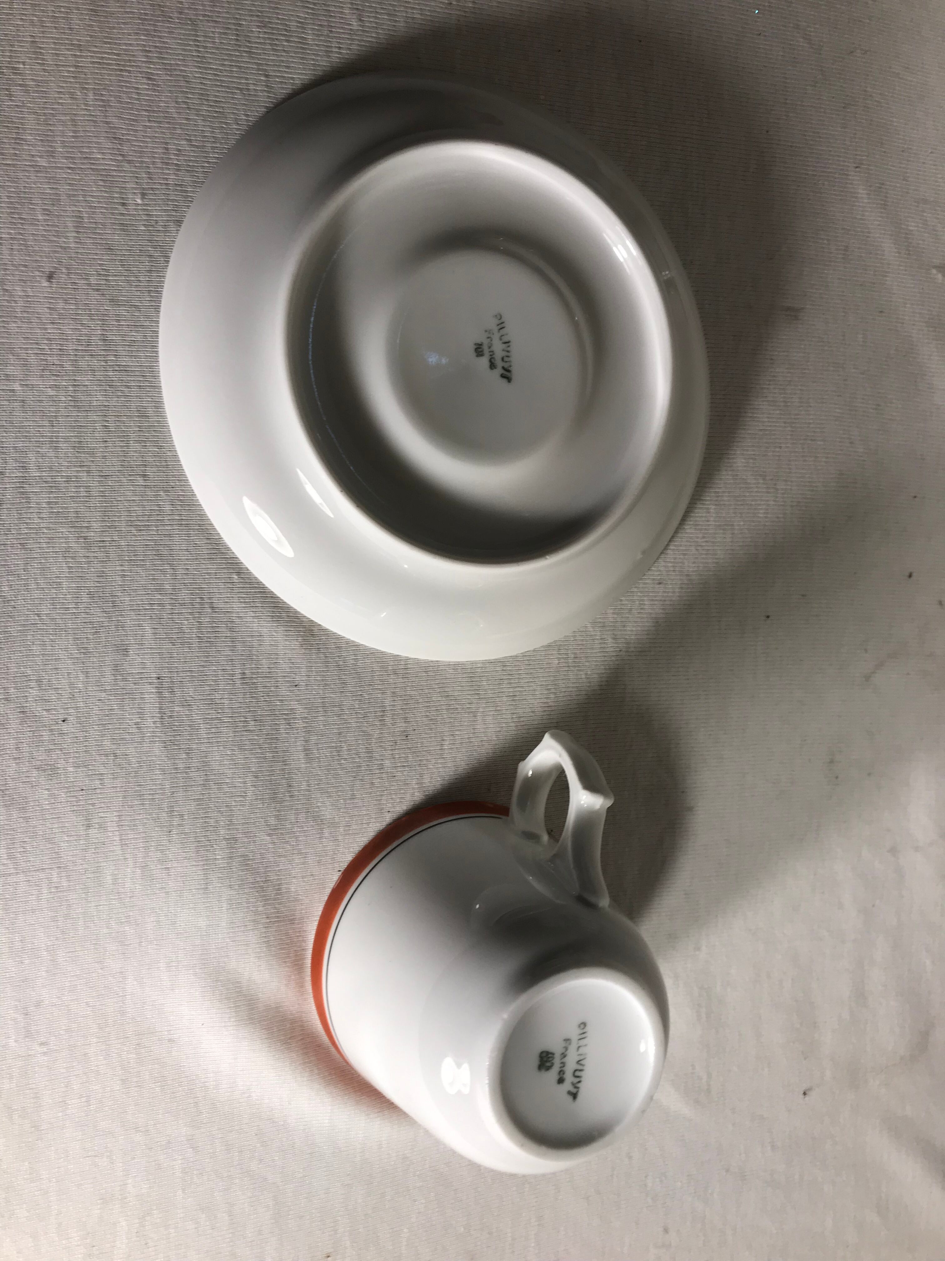 Teapot Pillivuyt and 4 vintage ceramic cups