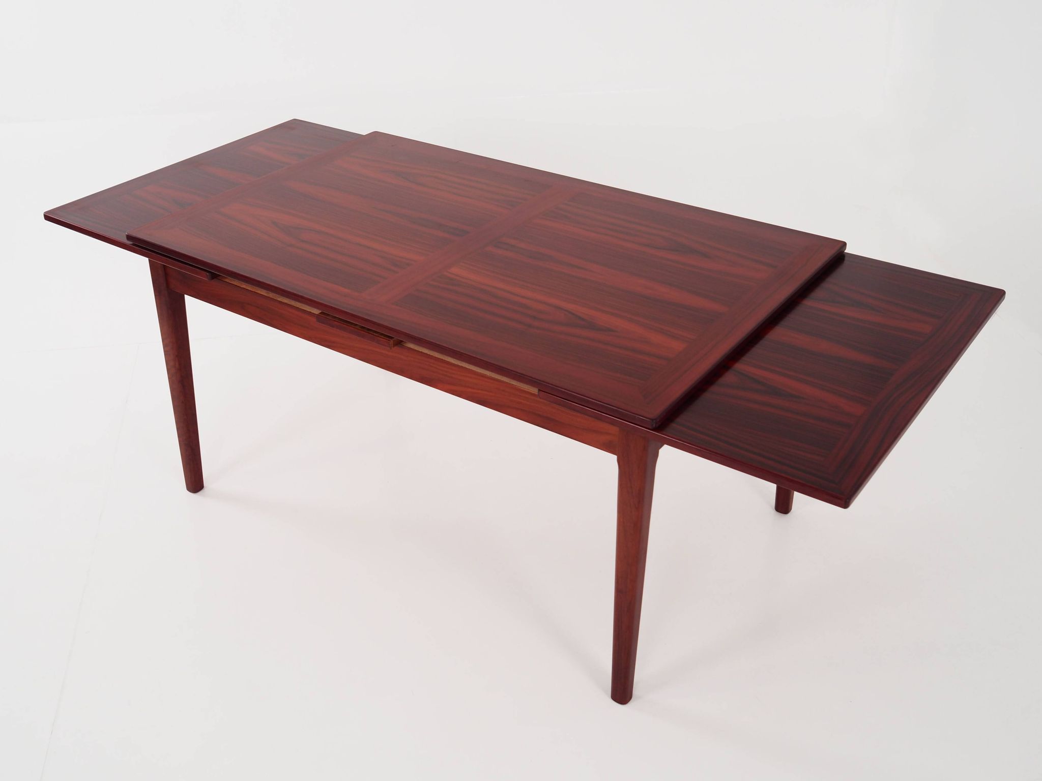 Table en palissandre, design danois, années 1970, fabricant : Skovby