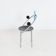 Première chaise de Michele De Lucchi pour Memphis Milano 1983