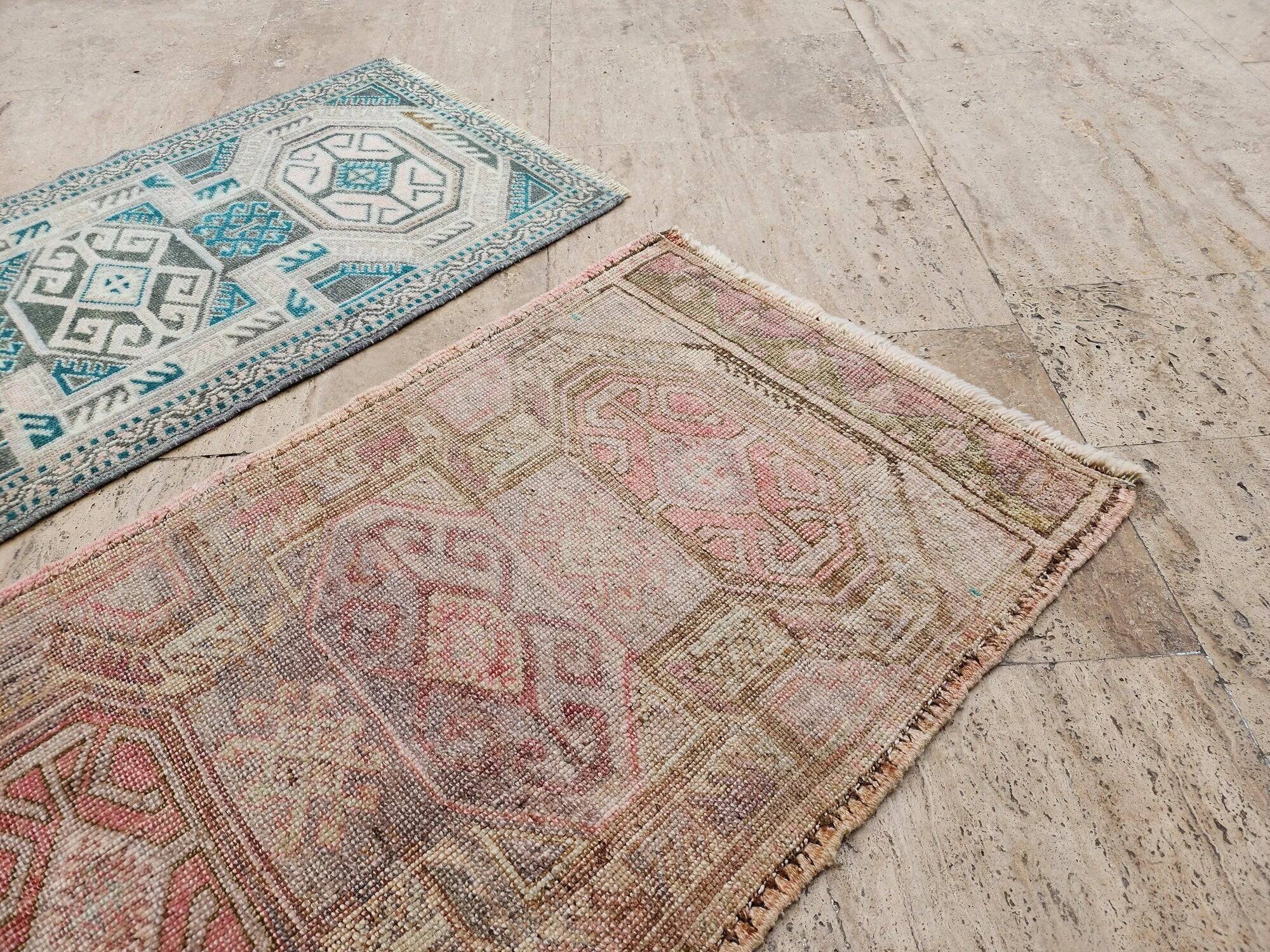 Vintage handmade Turkish rug 55x92 cm